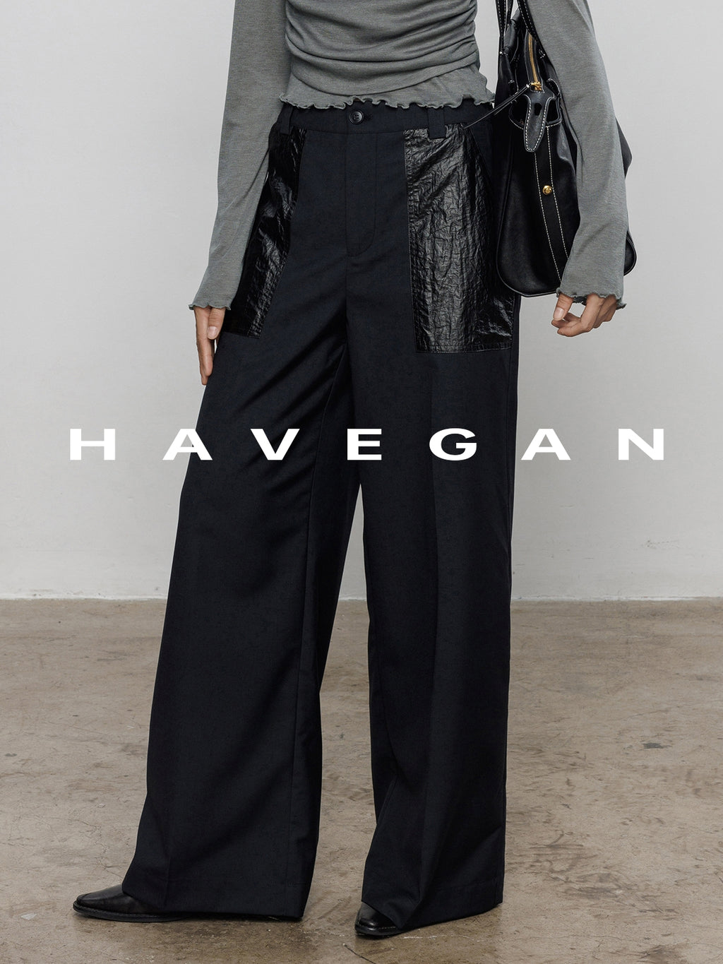 High-Waisted Leather Pocket Pants_BDHL7697