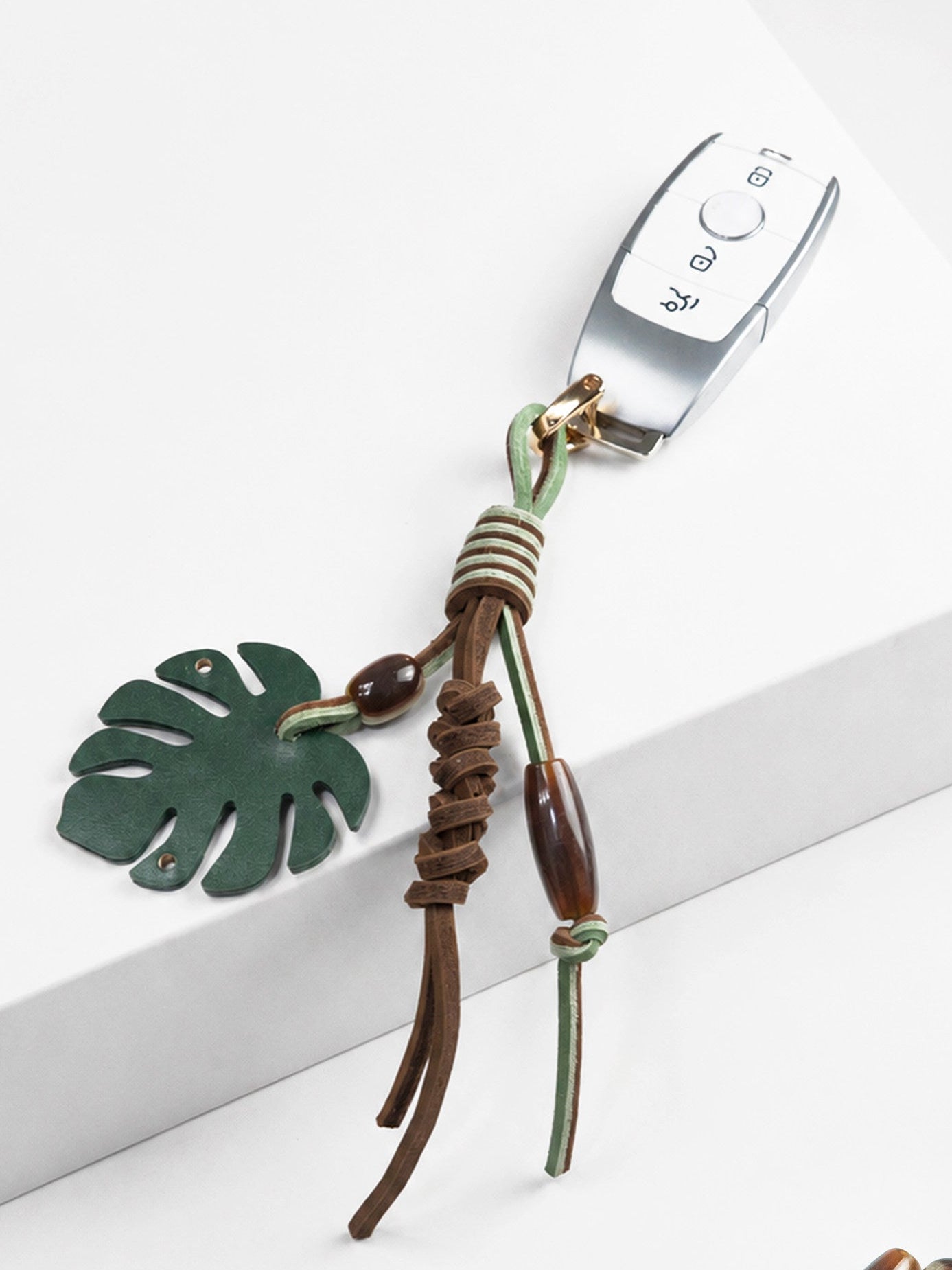 Monstera Leaf Leather Bag Charm_BDHL8429