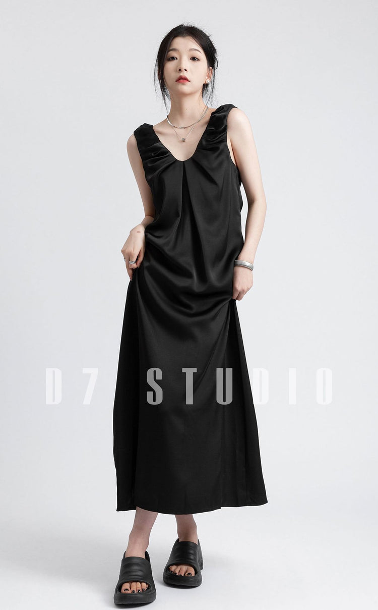 Pleated V-Neck Sleeveless Long Dress_BDHL6154