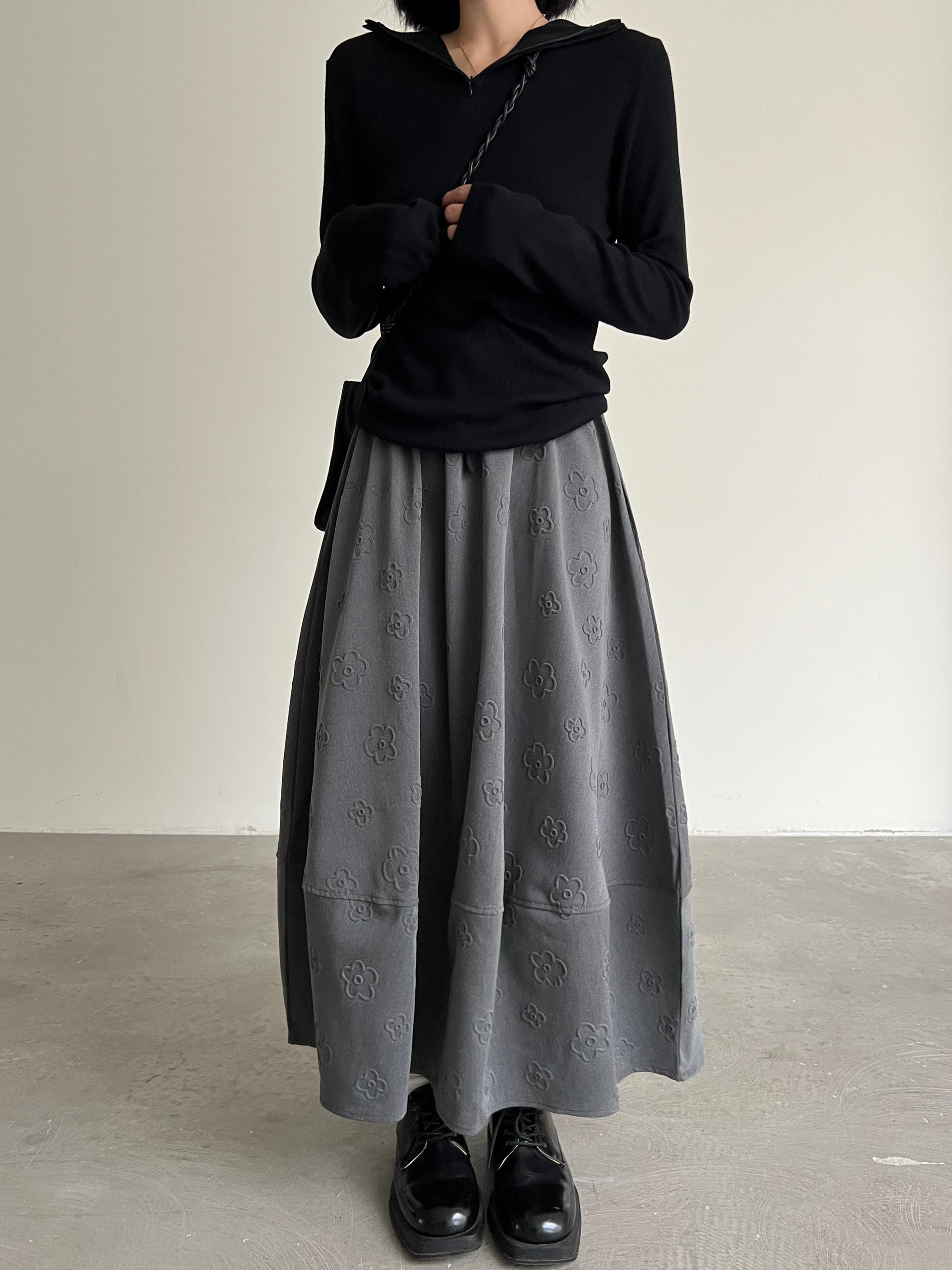 Floral Embossed Thick A-Line Skirt_BDHL6967