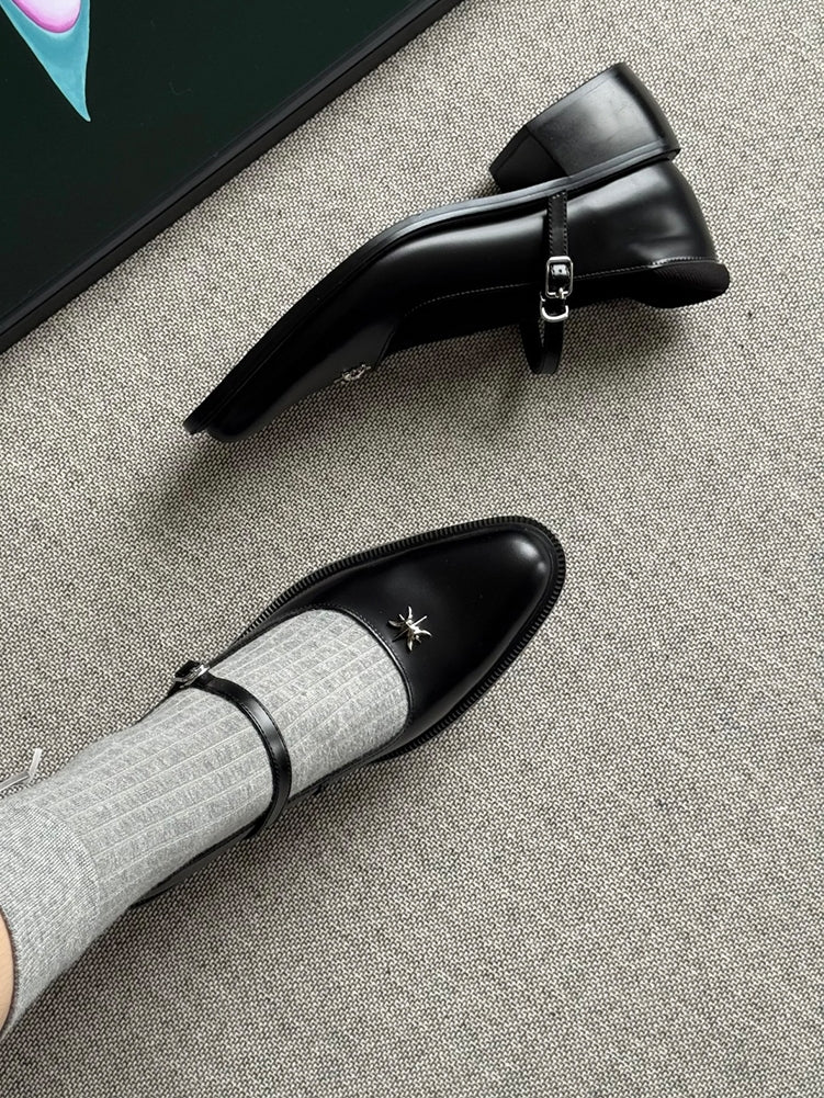 Shallow-Heeled Thick-Soled Black Shoes_BDHL7813