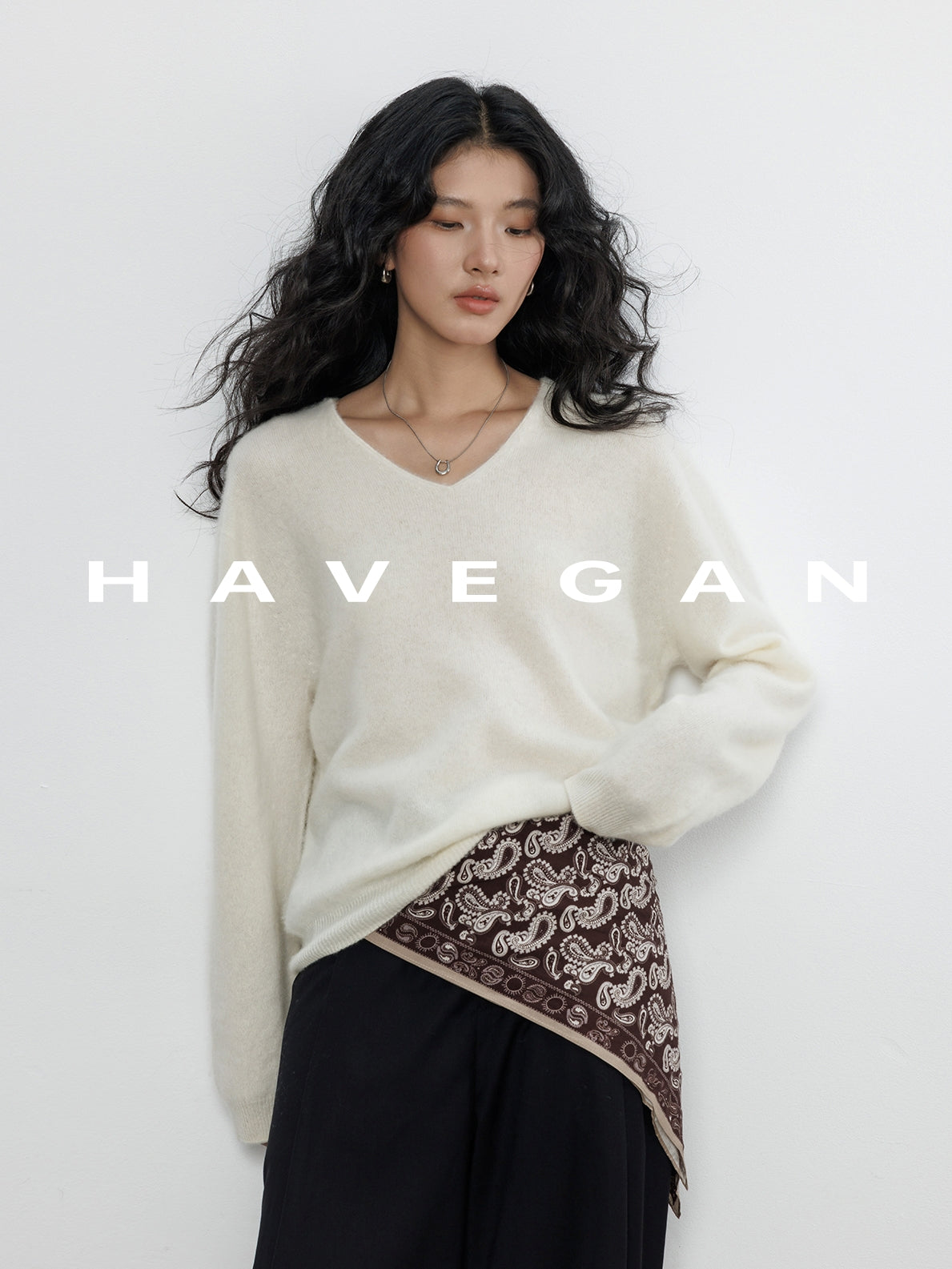 V-Neck Soft Knit Tops_BDHL7895