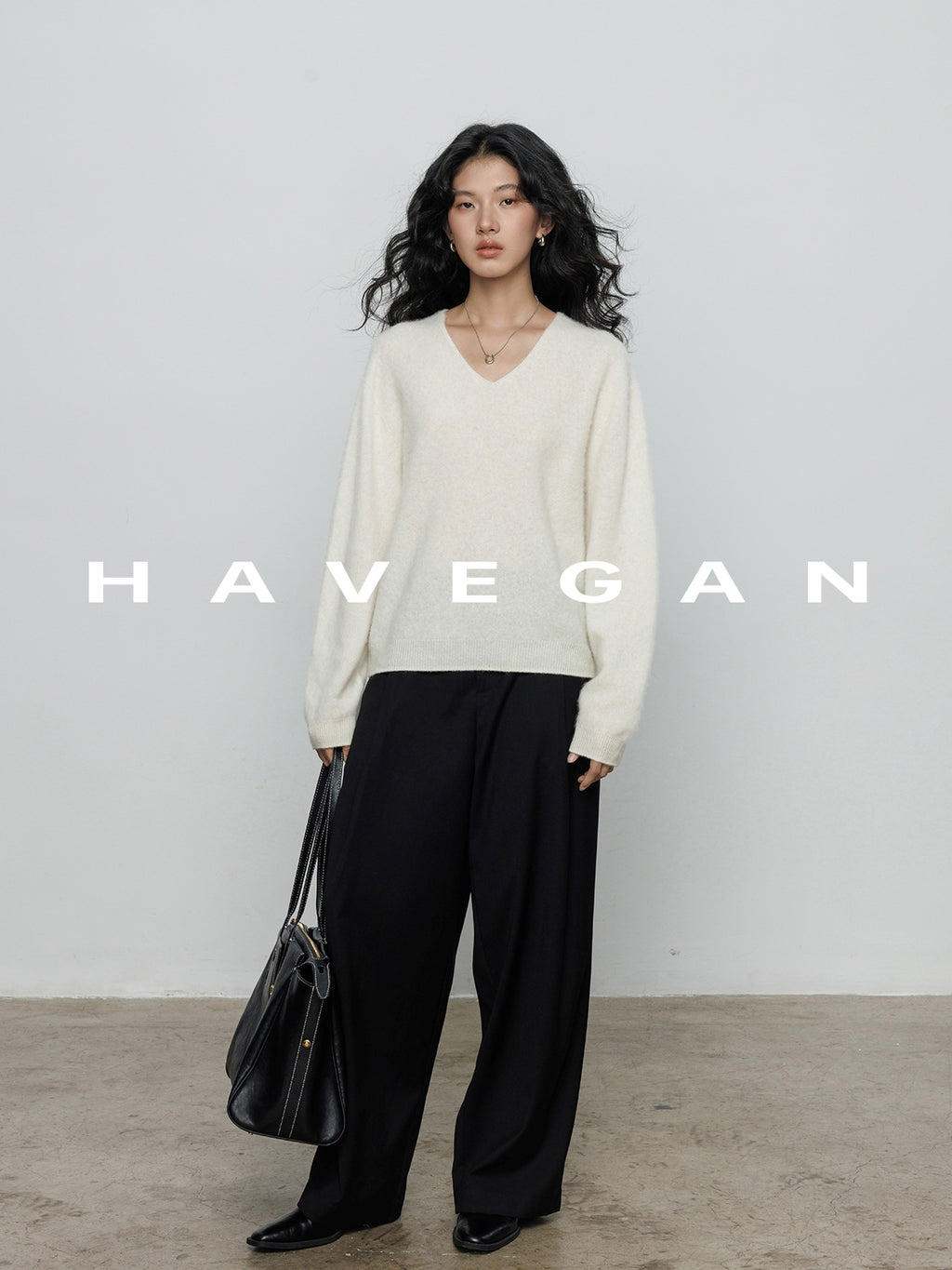 V-Neck Soft Knit Tops_BDHL7895