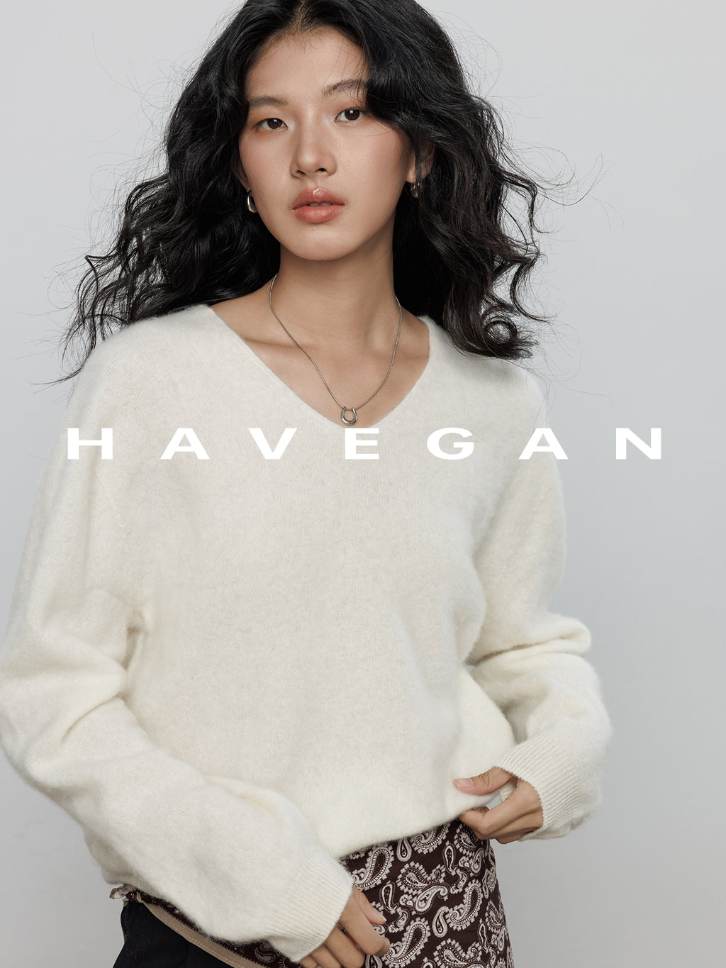 V-Neck Soft Knit Tops_BDHL7895