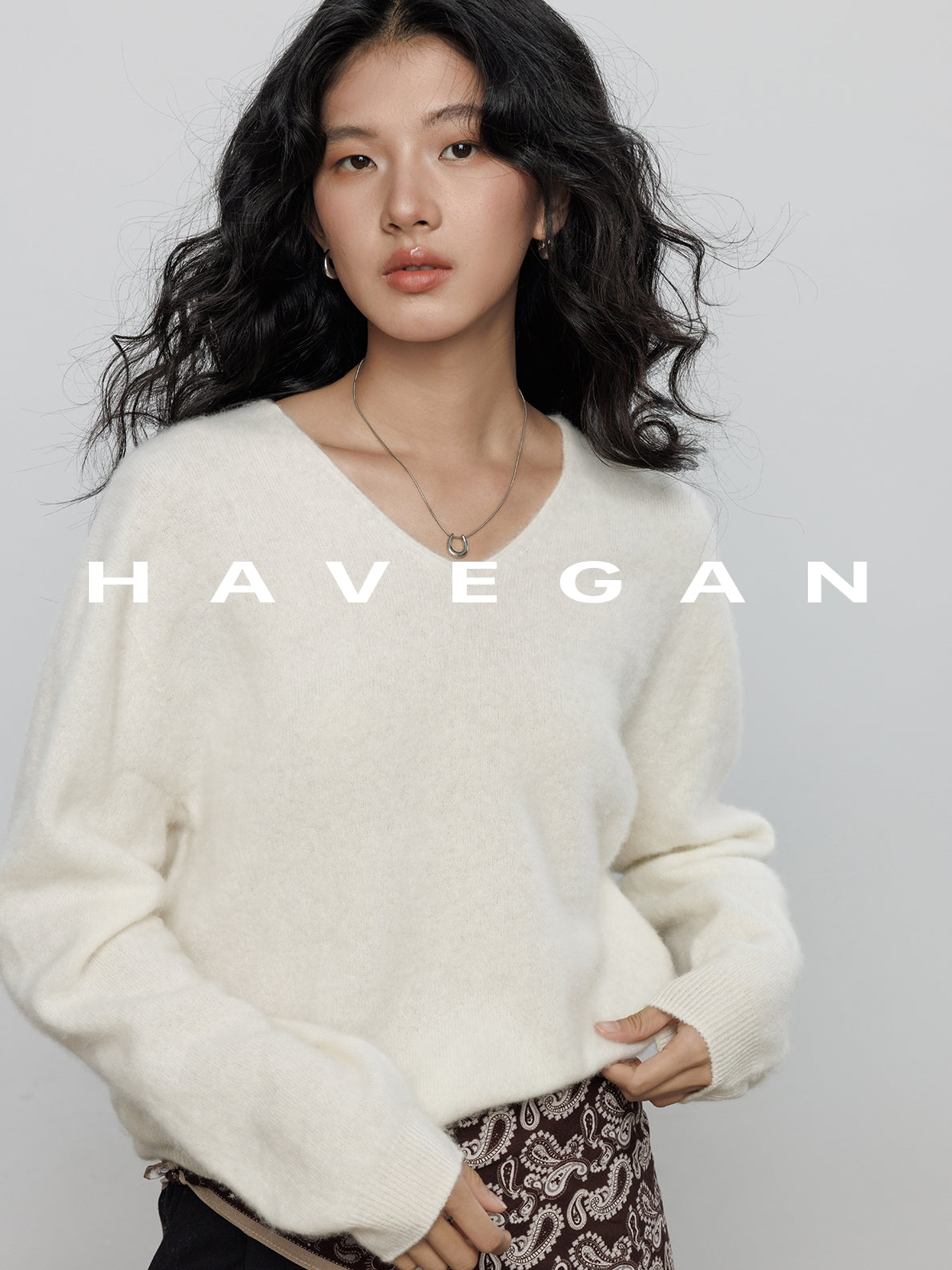 V-Neck Soft Knit Tops_BDHL7895