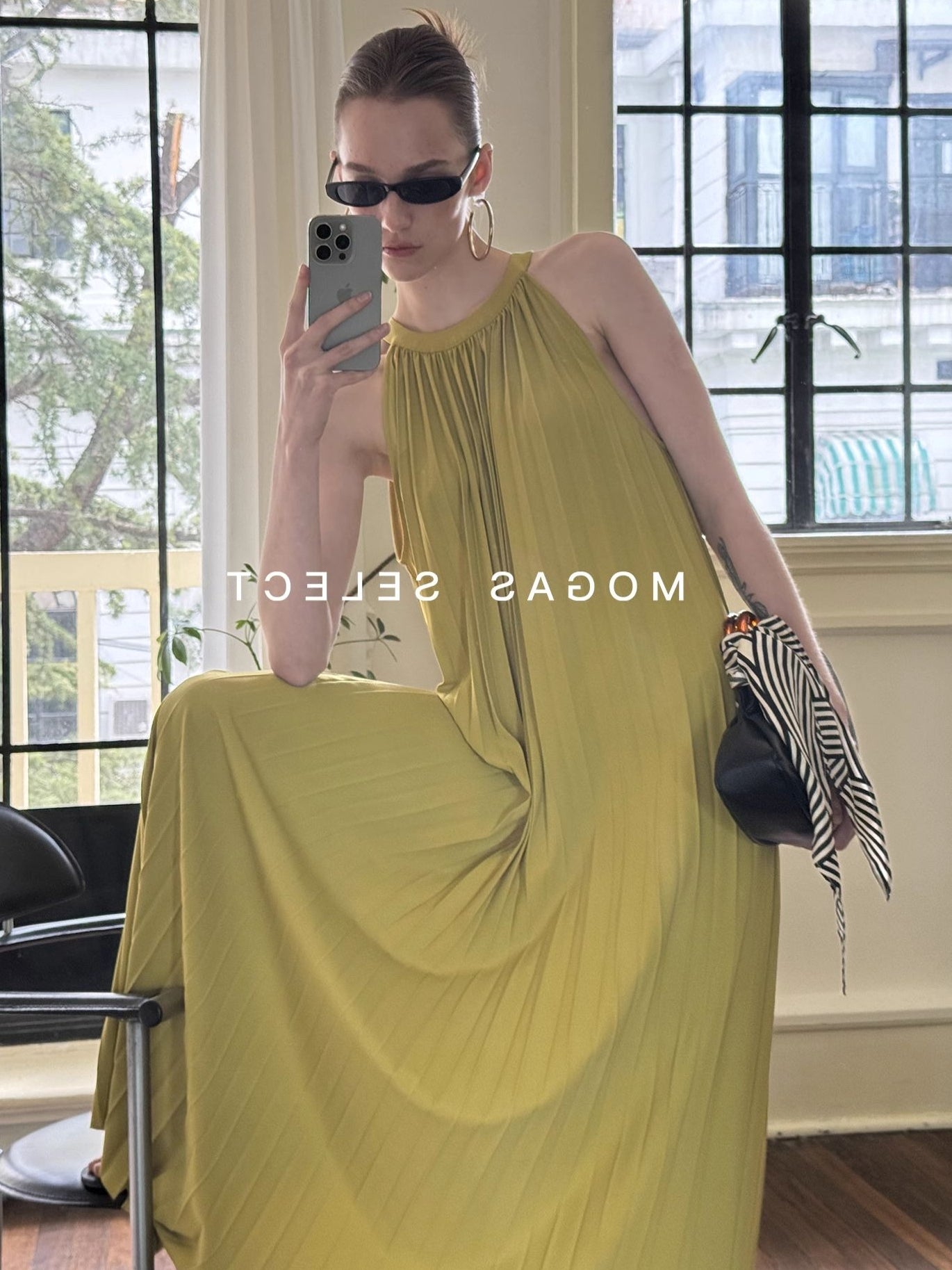 Halter Neck Pleated Dress_BDHL7556
