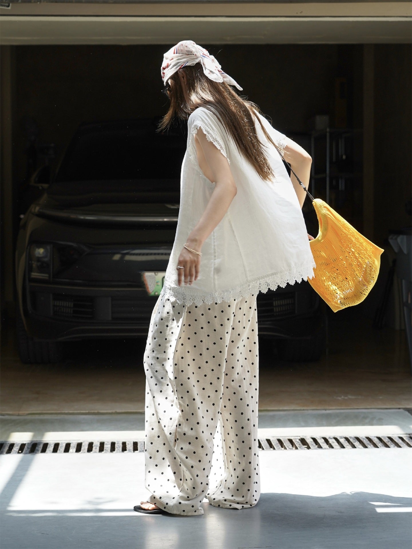 Lace Loose-Fitting Silhouette Tops_BDHL7530