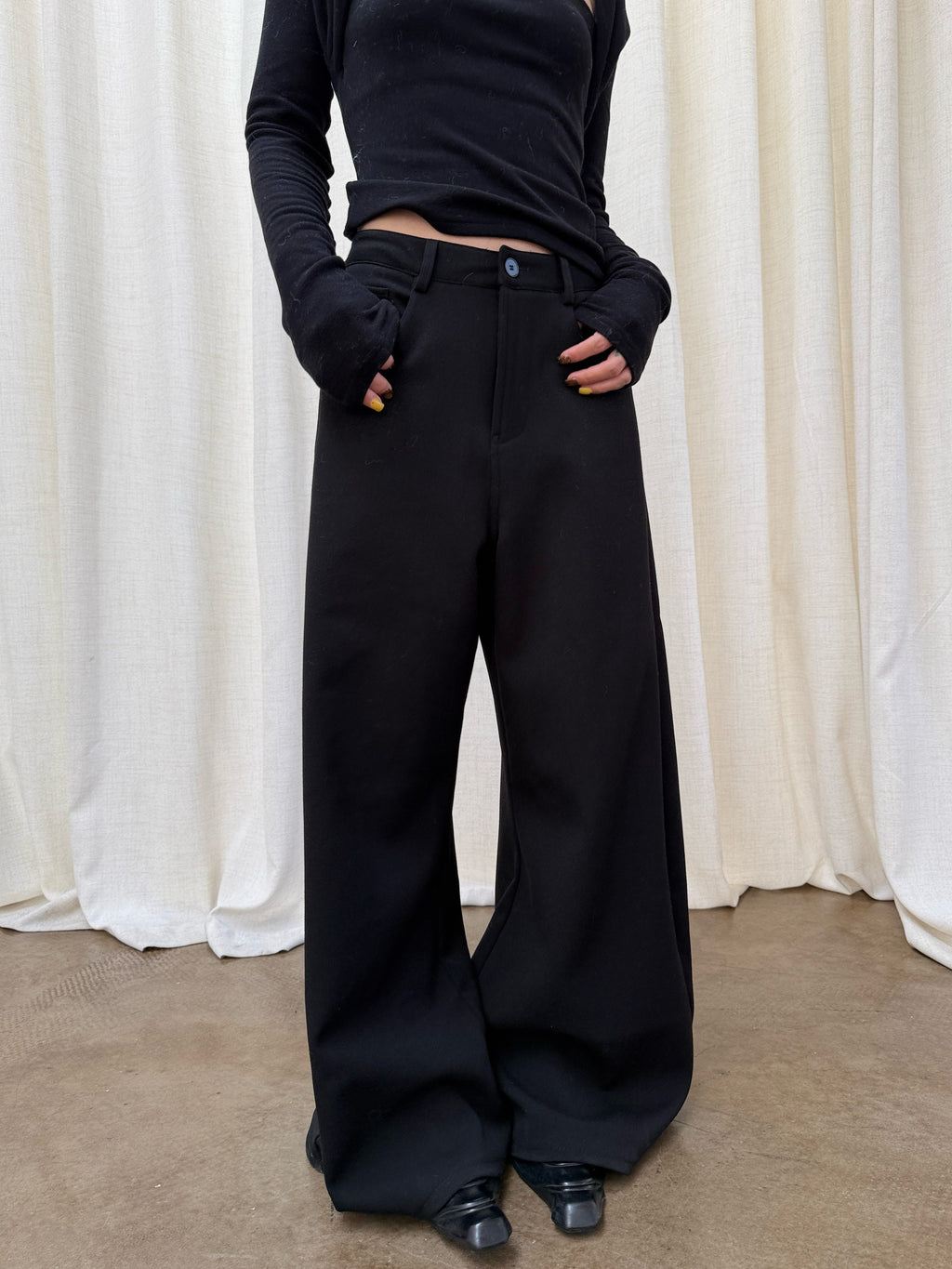 Curved Wide-Leg Pants_BDHL8112