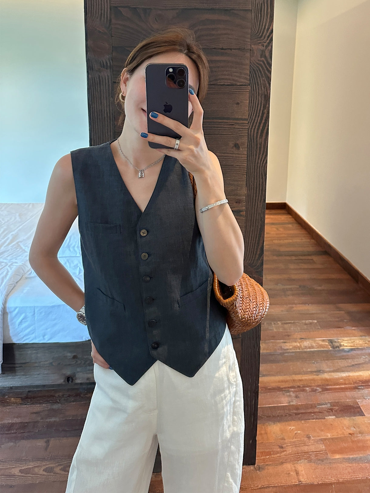 V-Neck Multi-Button Vest_BDHL7614
