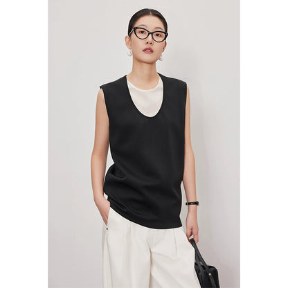 Stylish design with fake U-neck camisole and two pieces. Round neck sleeveless T-shirt for women. 