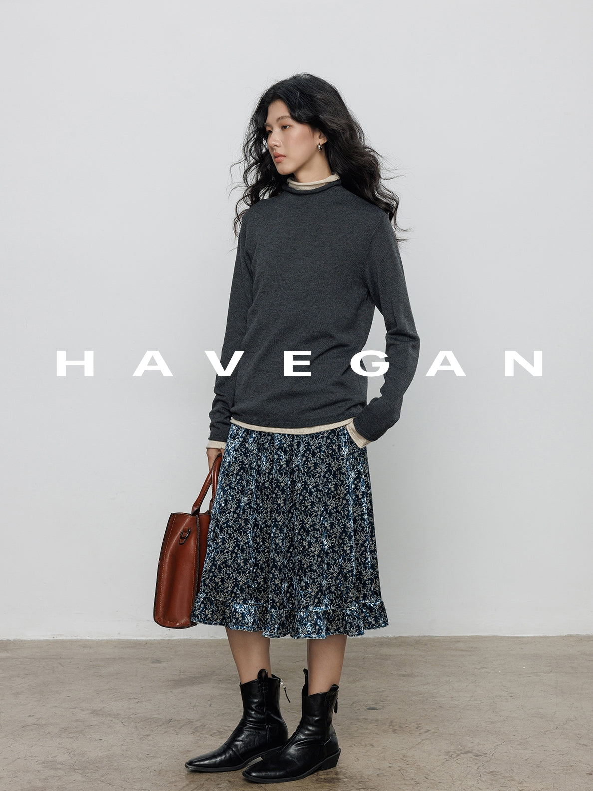 High-Neck Relaxed Tops_BDHL7899