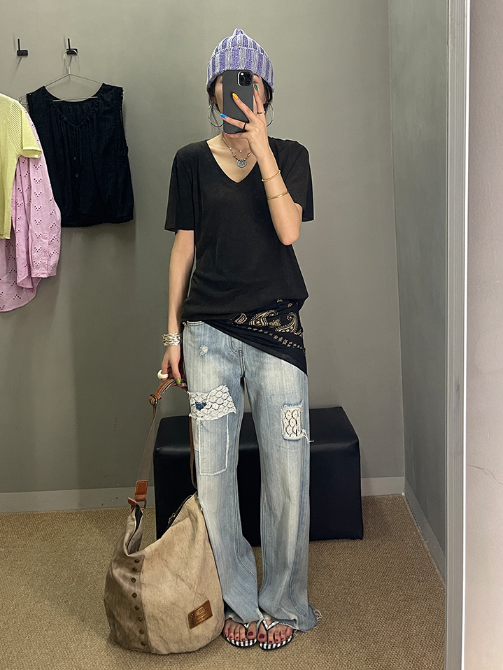 Slimline V-Neck T-Shirt_BDHL7543