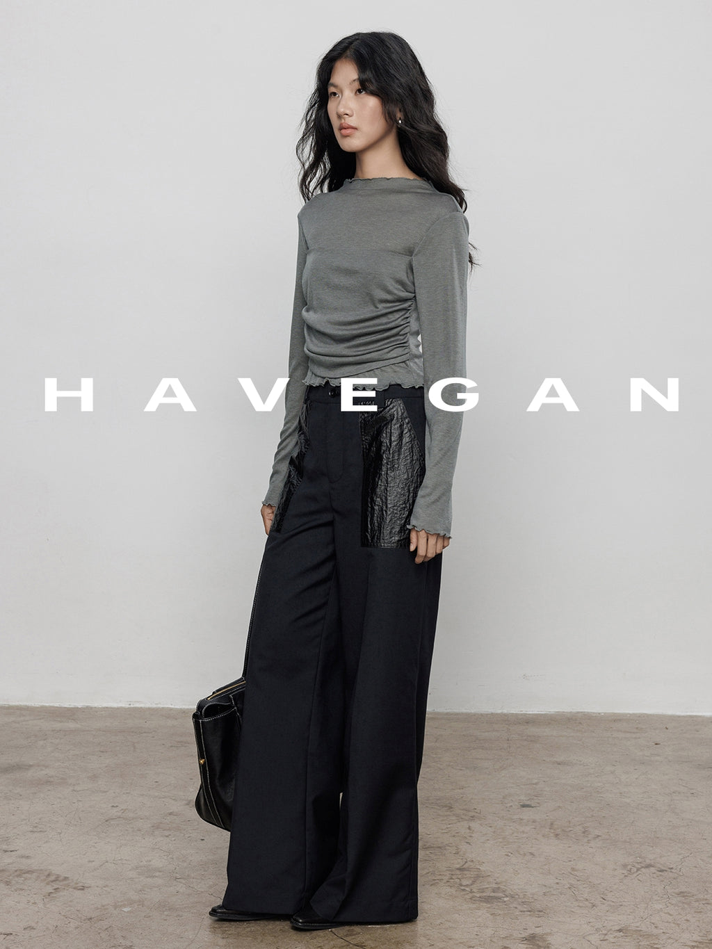 High-Waisted Leather Pocket Pants_BDHL7697