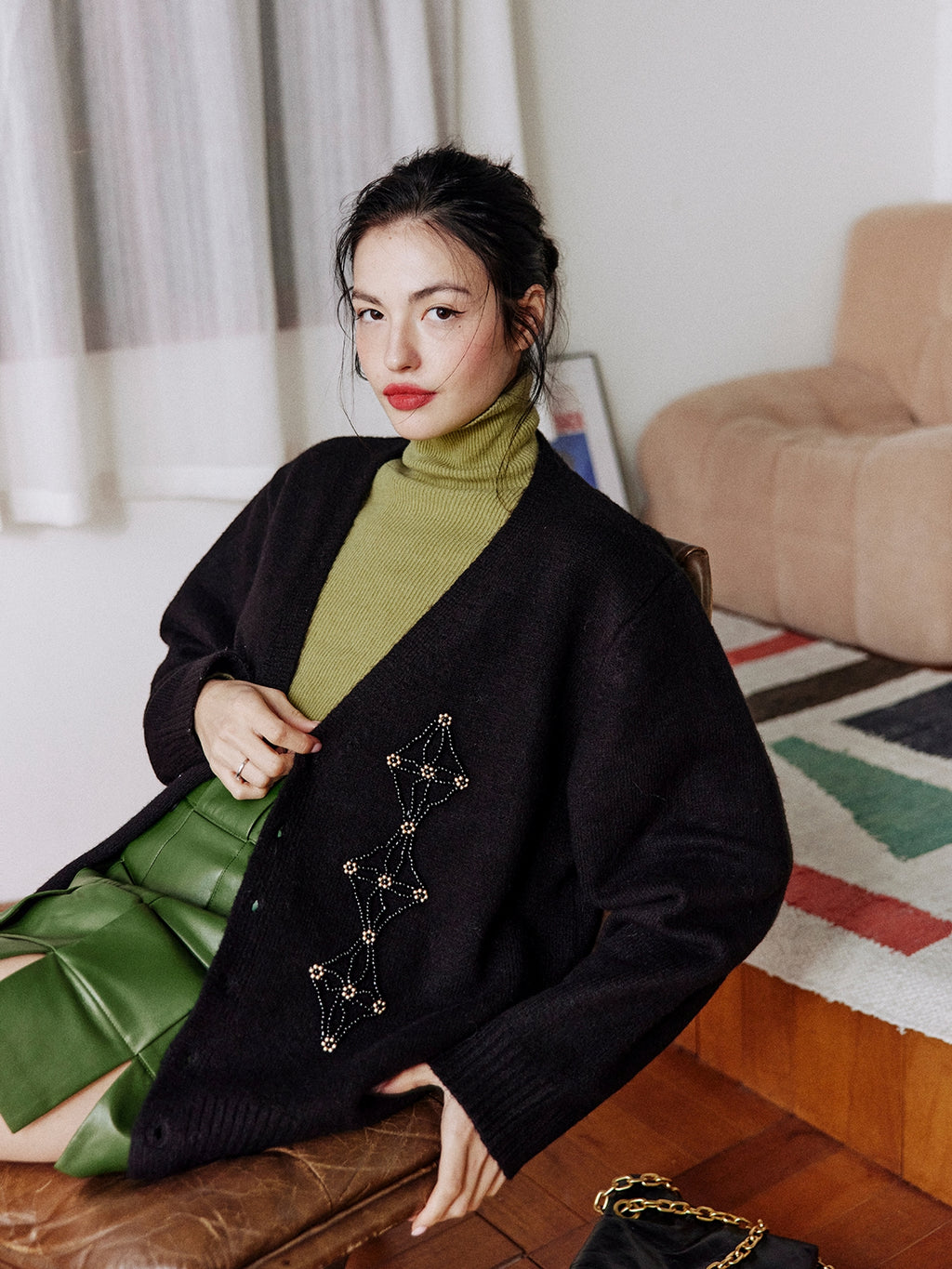 Beaded V-Neck Cardigan_BDHL8001