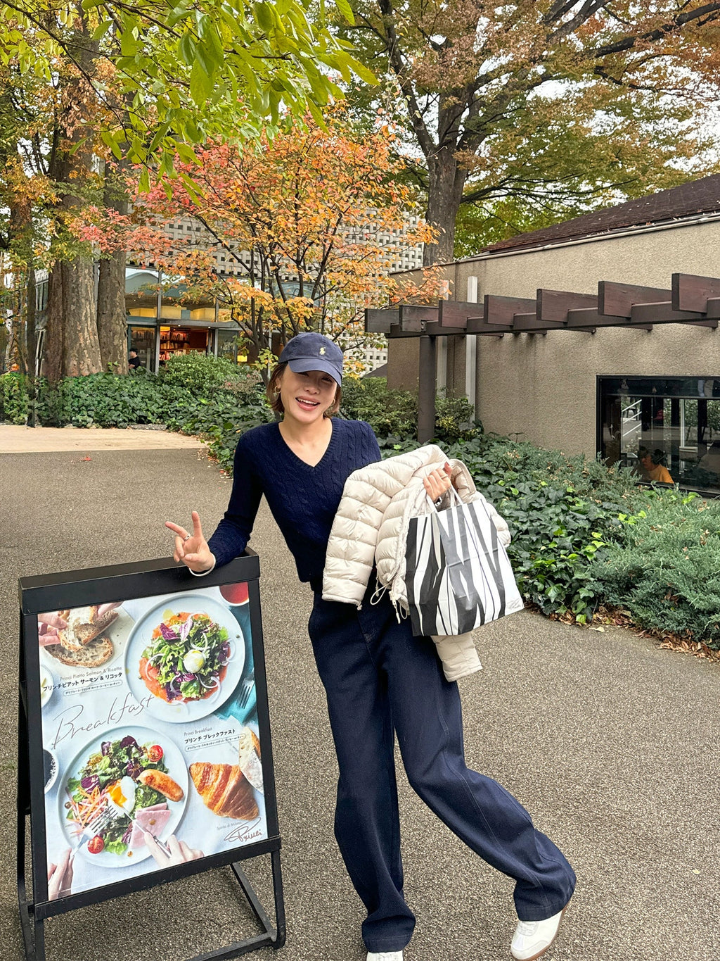 V-Neck Cropped Knit Tops_BDHL8005