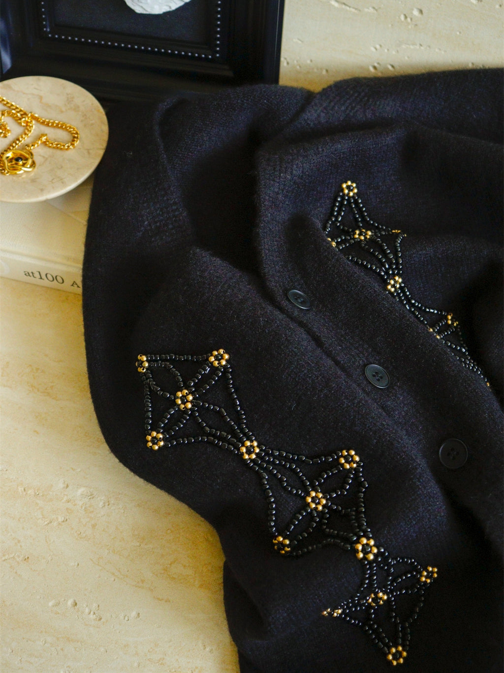 Beaded V-Neck Cardigan_BDHL8001