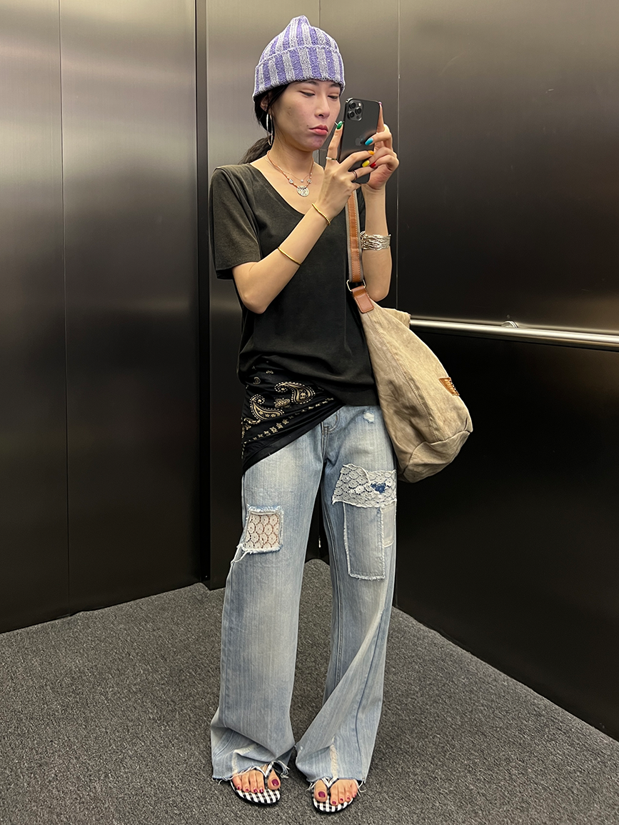 Slimline V-Neck T-Shirt_BDHL7543