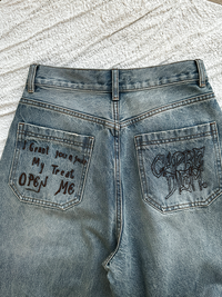 Pocket Embroidered Hole Jeans_BDHL7344