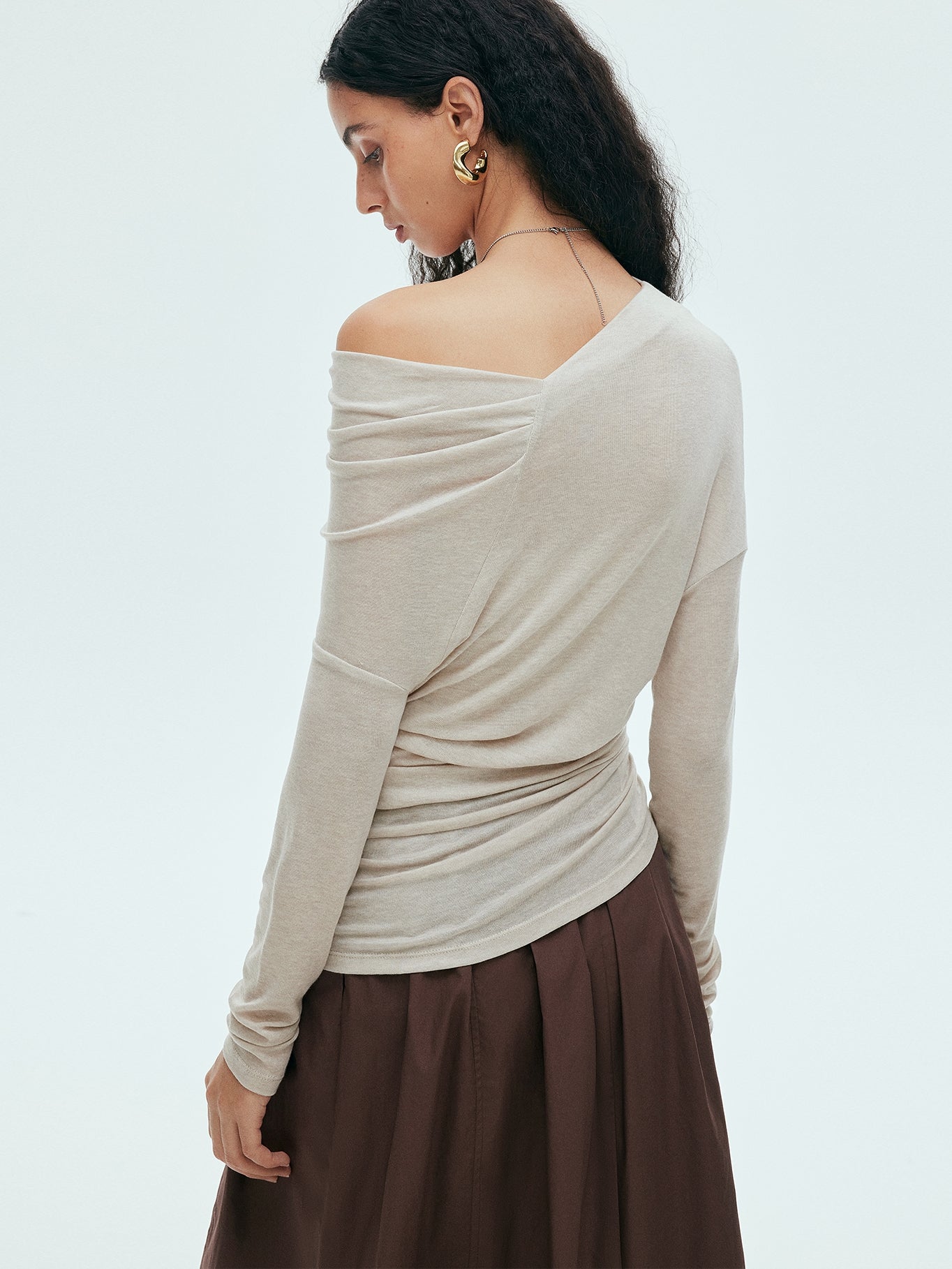 Asymmetrical Pleated Off-Shoulder Tops_BDHL7633