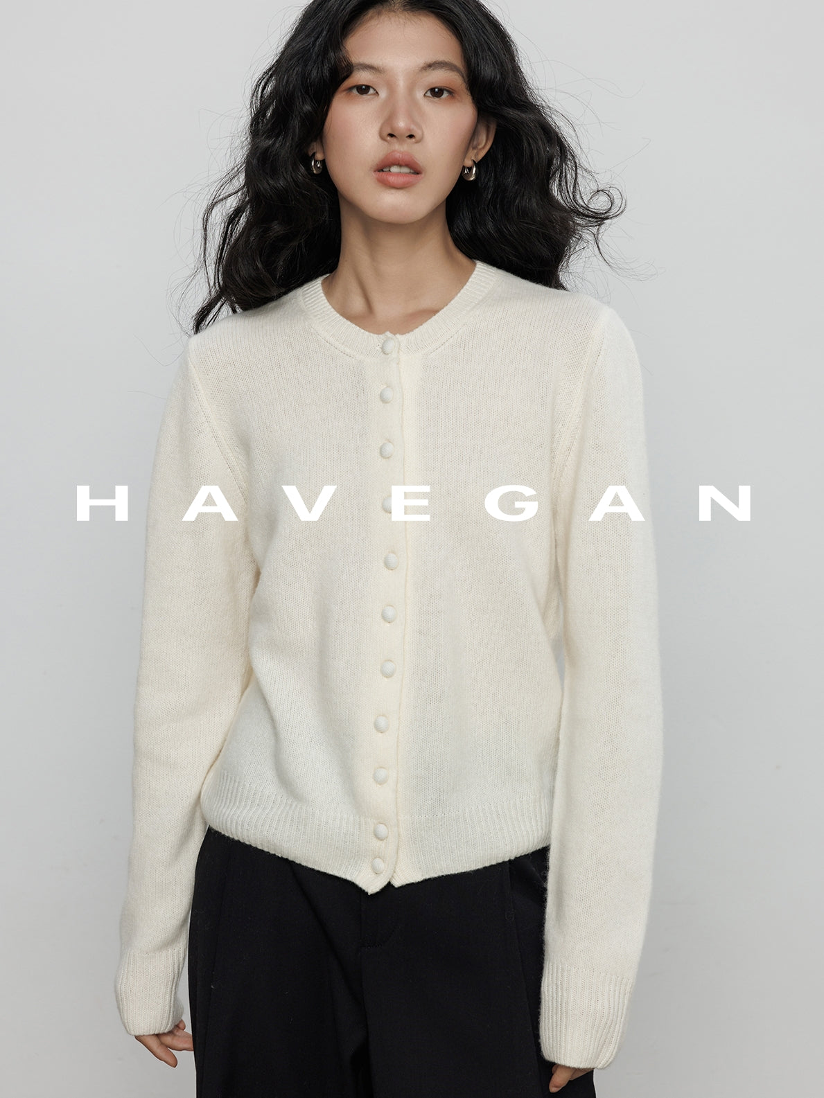 Round-Neck Knitted Cardigan_BDHL7896