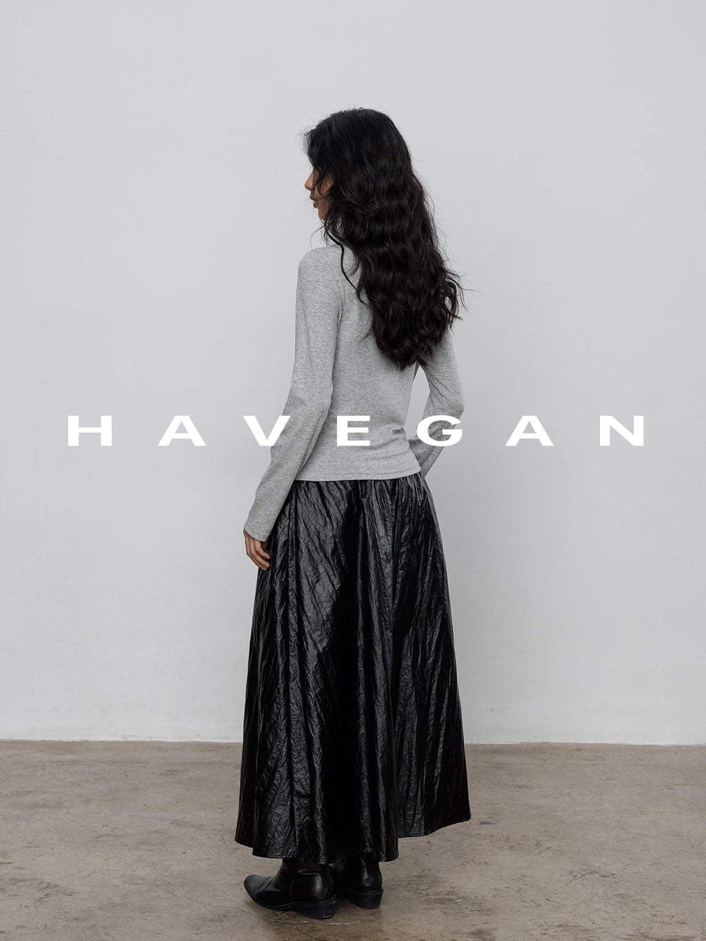 Matt Paper Leather Pleated Skirt_BDHL7706