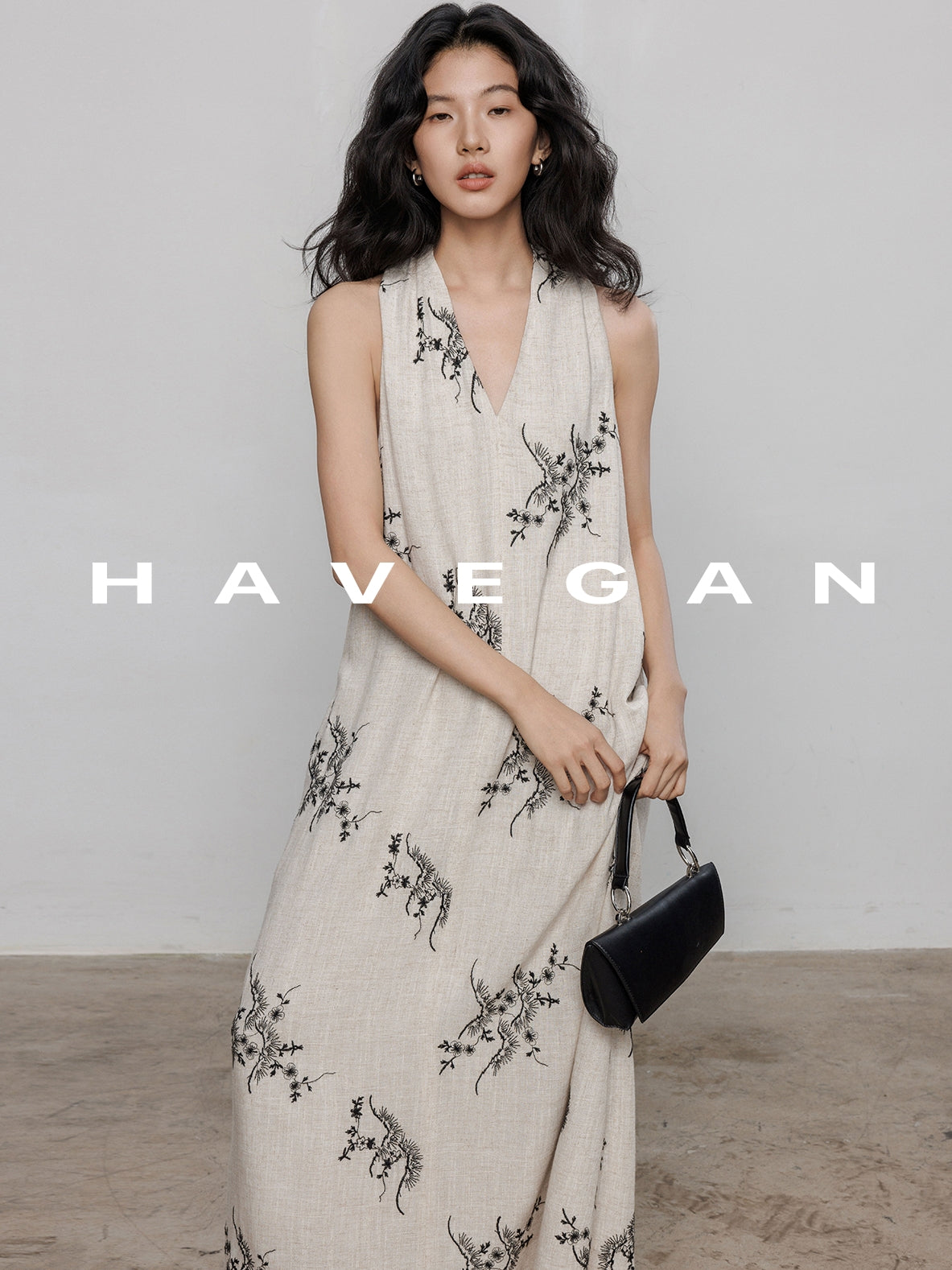 Embroidered V-Neck Sleeveless Dress_BDHL7236