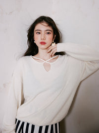 Cross-Neck Fluffy Sweater_BDHL6754