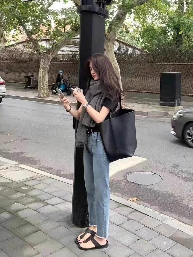 Leather Bucket Tote Bag_BDHL8457