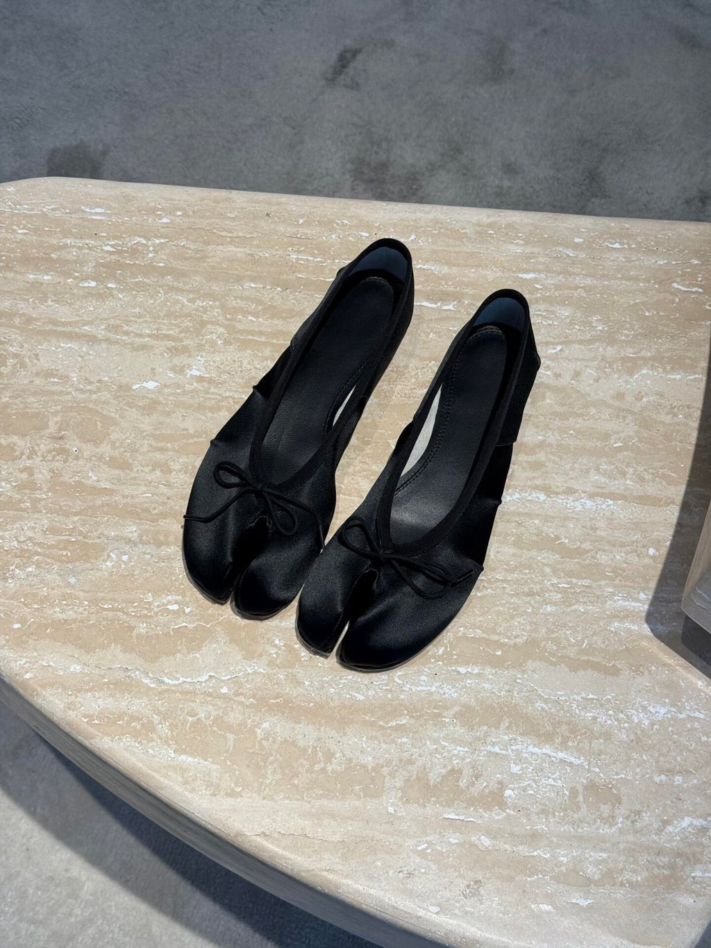 Satin Bow Split-Toe Ballet Shoes_BDHL8368