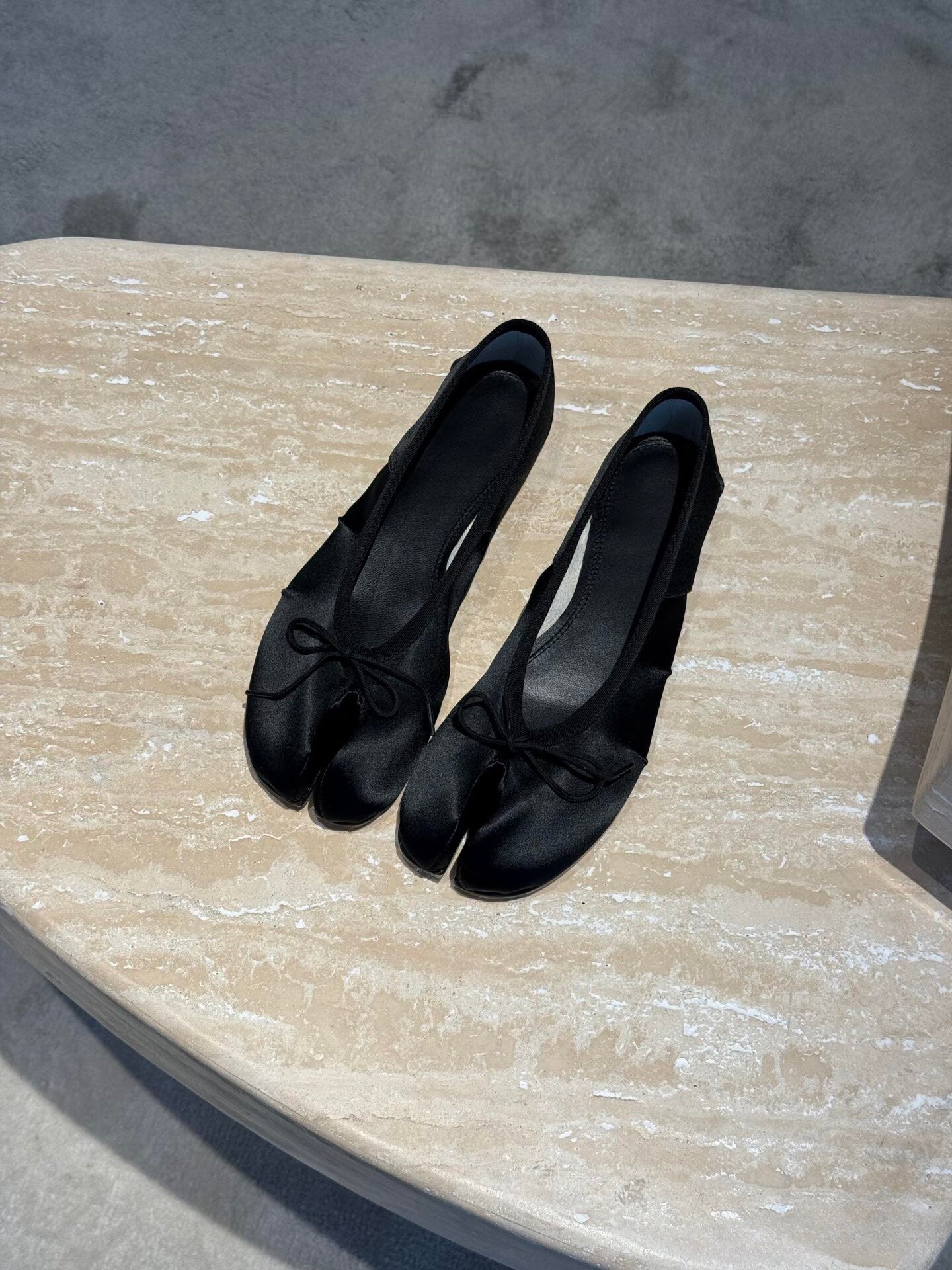 Satin Bow Split-Toe Ballet Shoes_BDHL8368