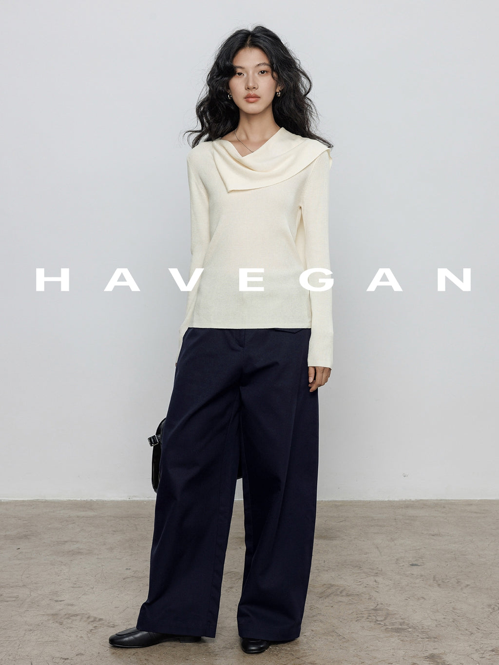 Halter-Neck Knit Tops_BDHL7784