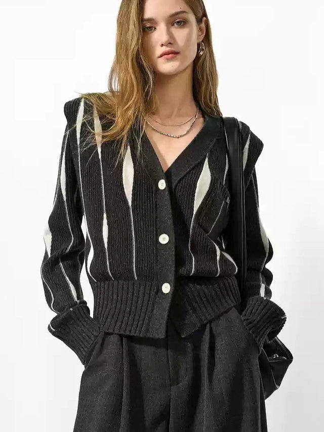 Random Striped V-Neck Cardigan_BDHL7010