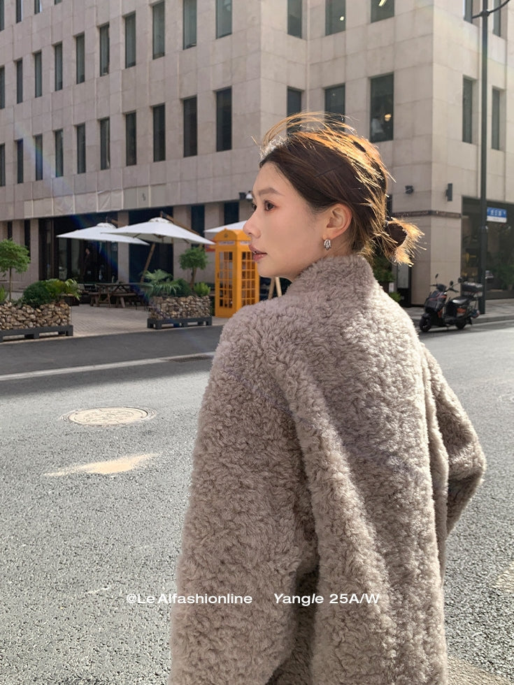 Double-Breasted Fur Coat_BDHL8047