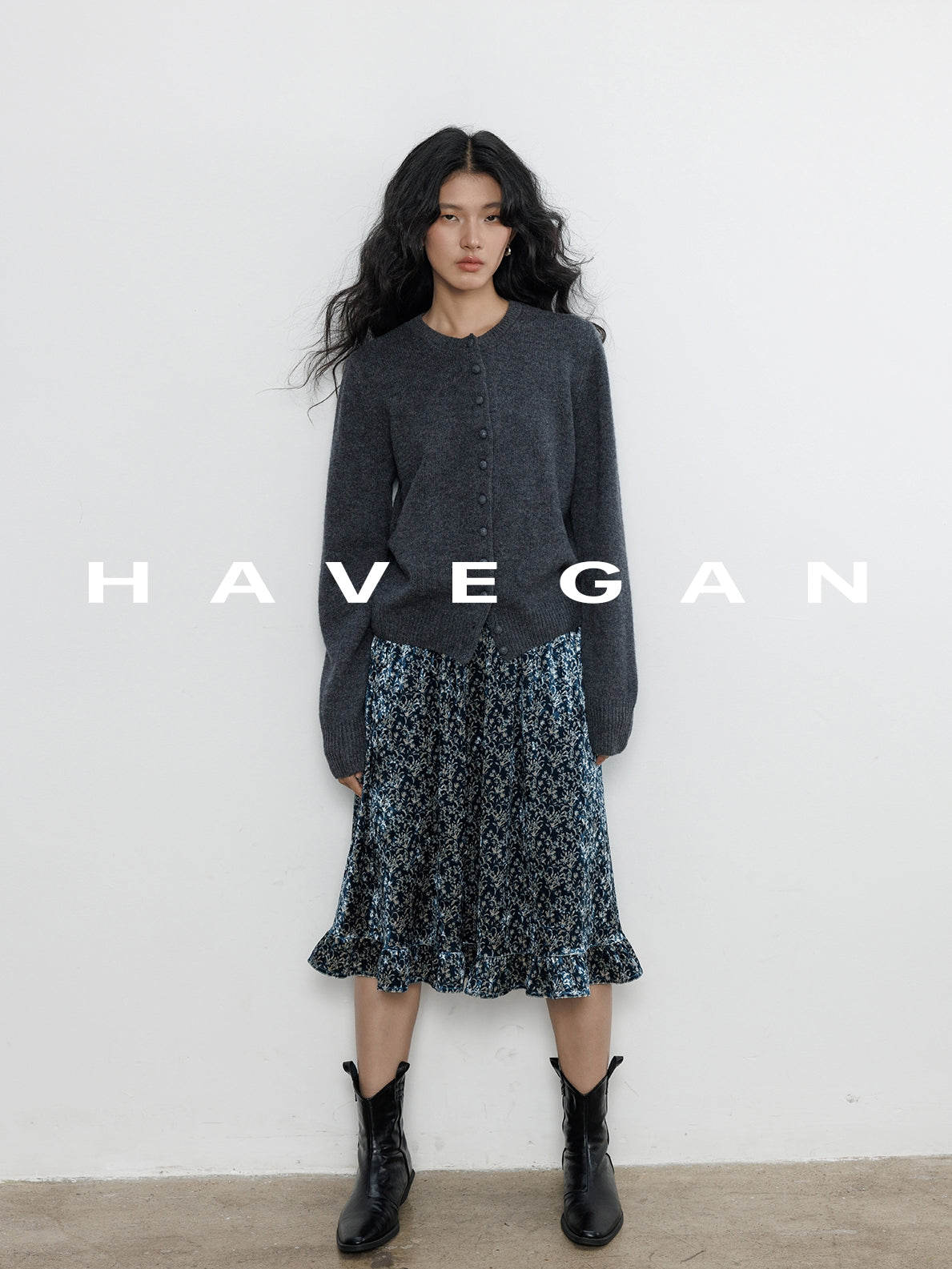 Round-Neck Knitted Cardigan_BDHL7896