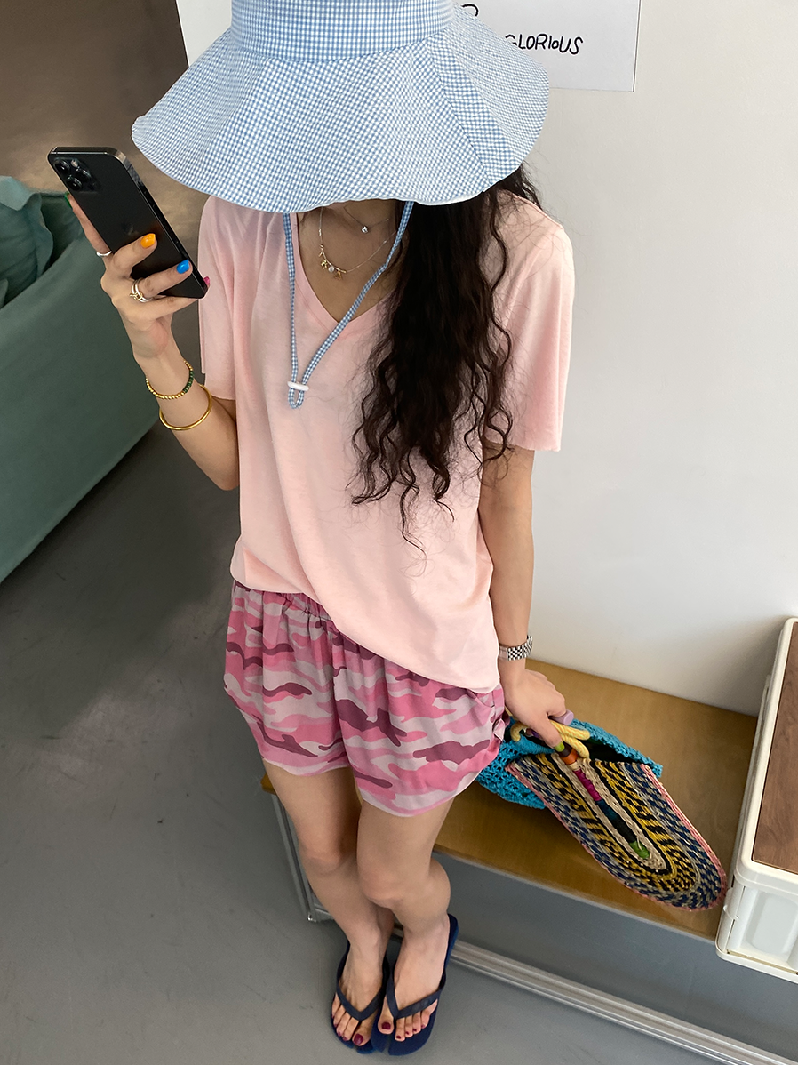 Slimline V-Neck T-Shirt_BDHL7543