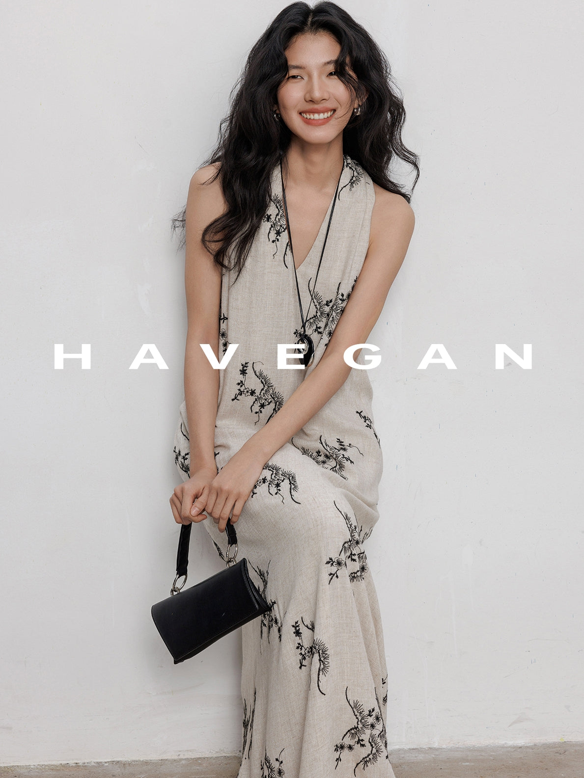Embroidered V-Neck Sleeveless Dress_BDHL7236
