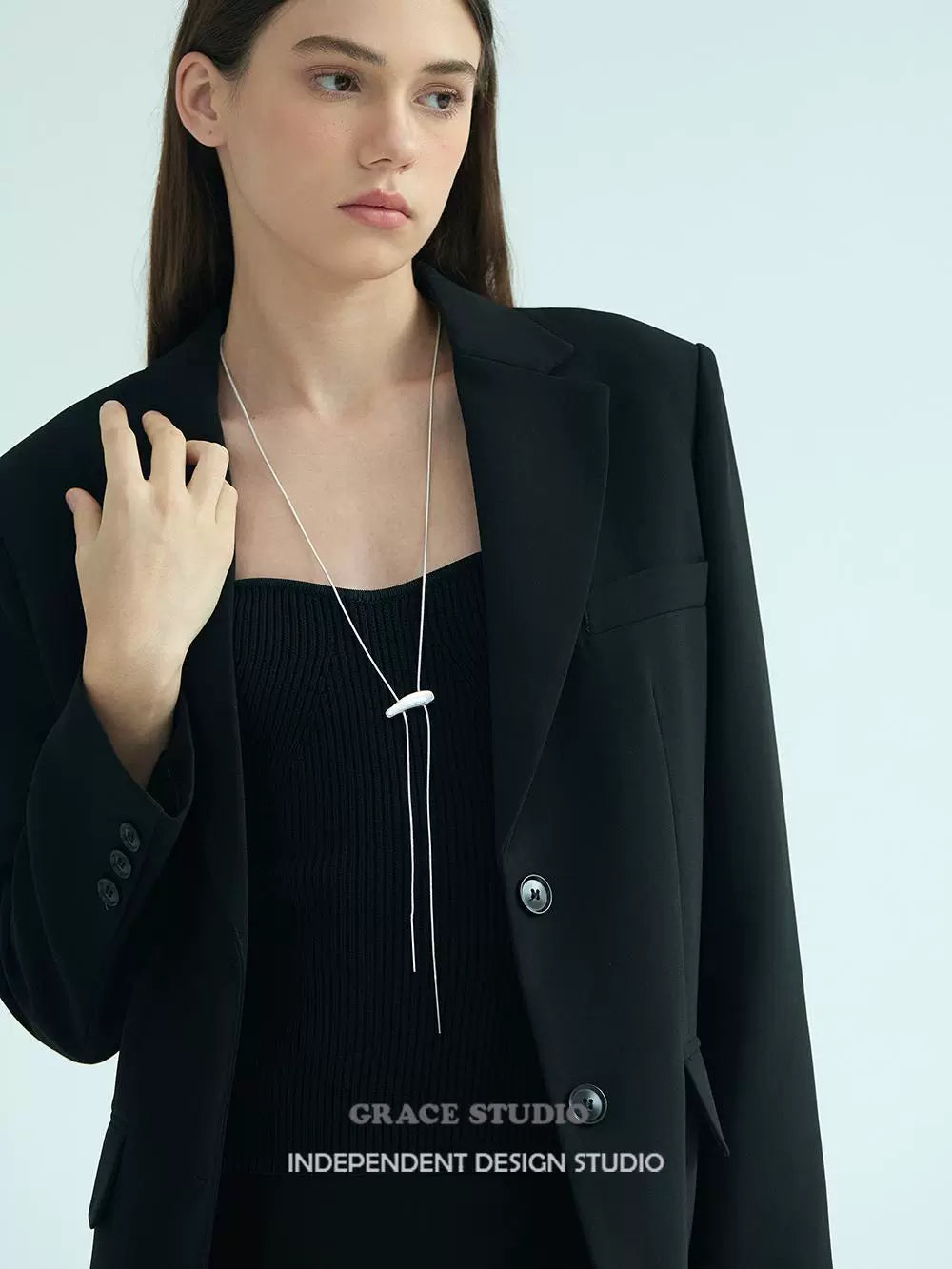 Sleek Contrast Slide Necklace_BDHL7686