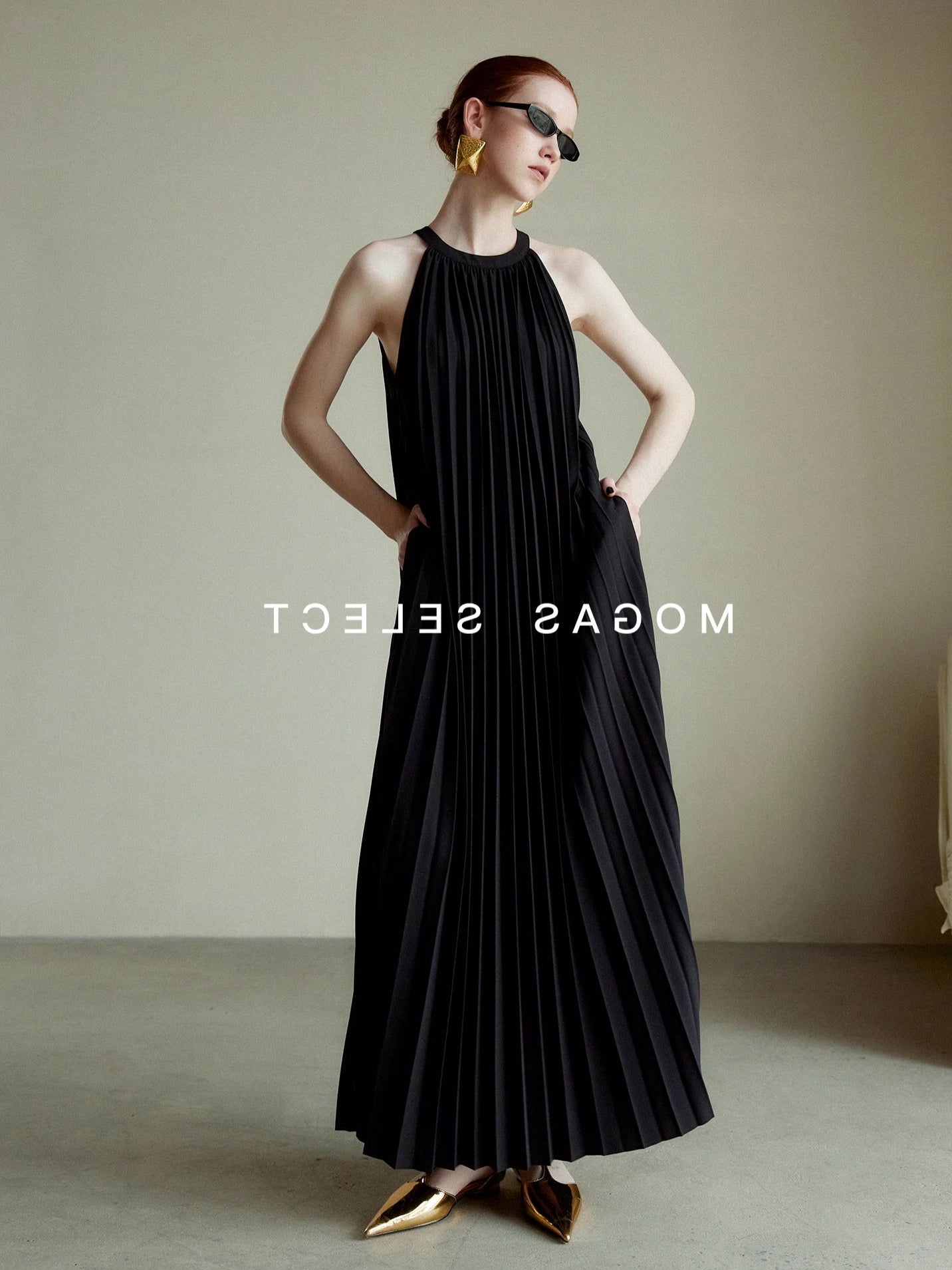 Halter Neck Pleated Dress_BDHL7556