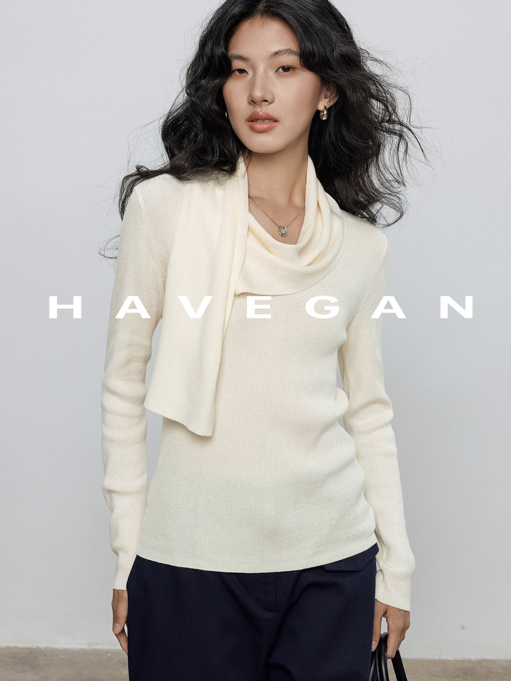 Halter-Neck Knit Tops_BDHL7784