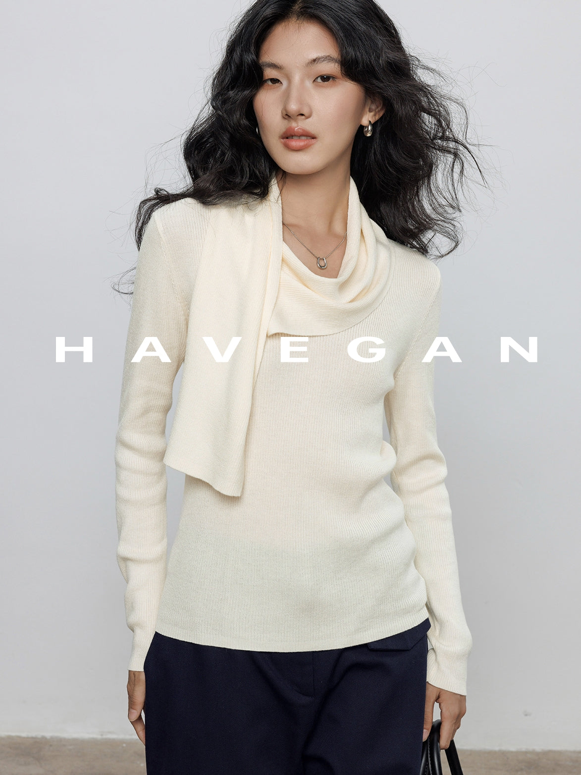 Halter-Neck Knit Tops_BDHL7784