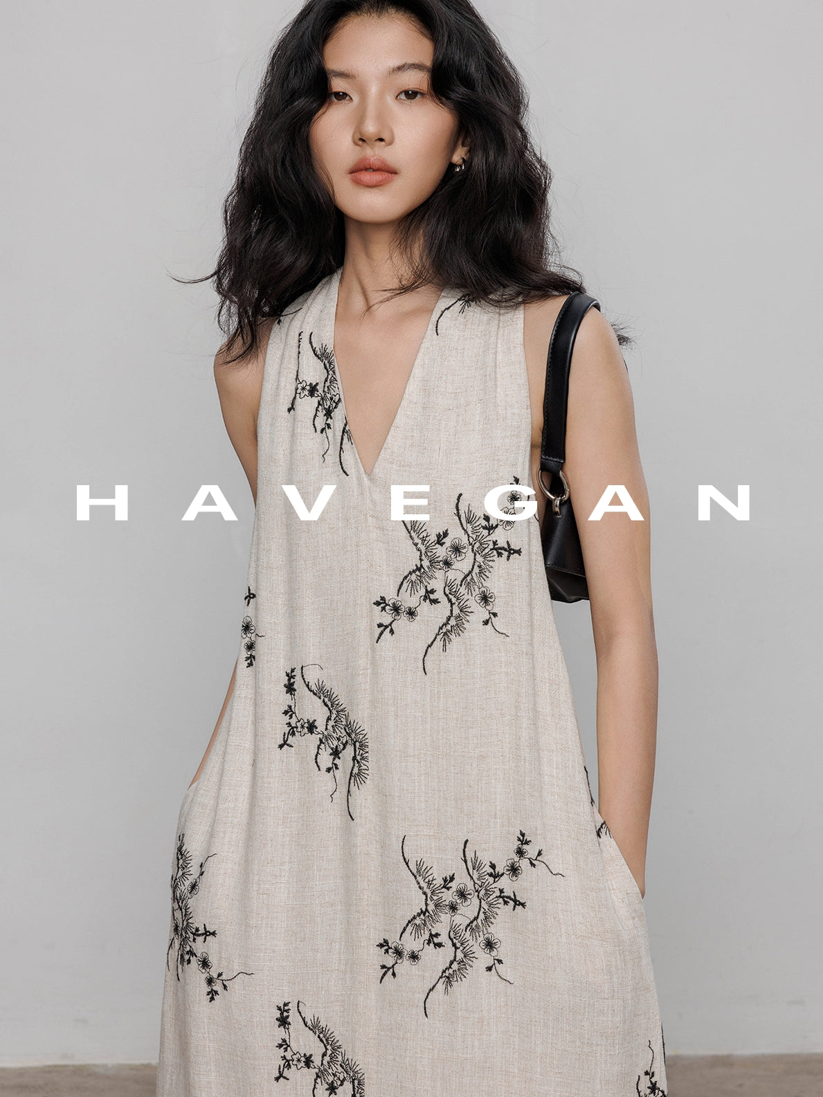 Embroidered V-Neck Sleeveless Dress_BDHL7236
