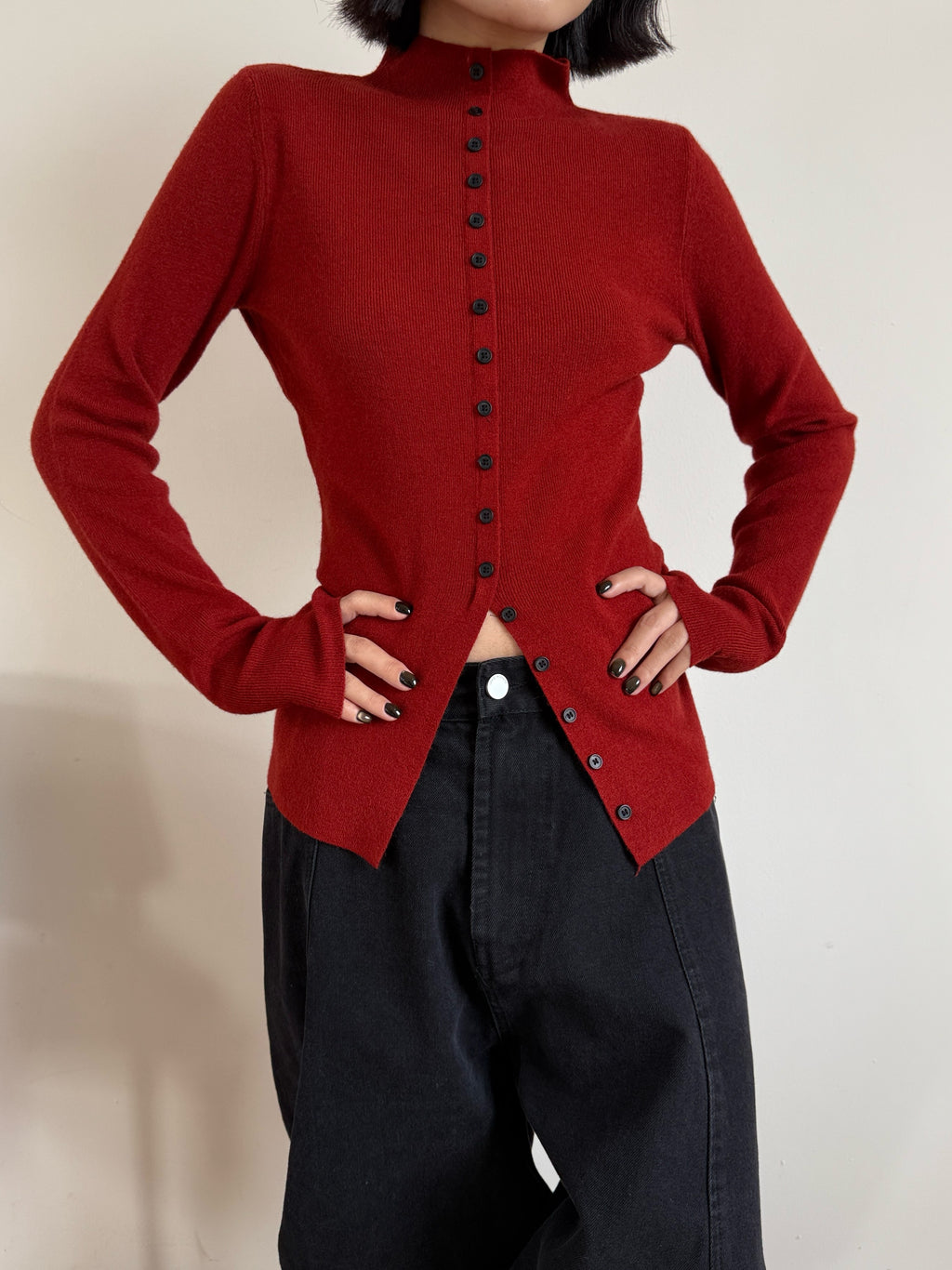 Front-Slit High-Neck Slim-Fit Tops_BDHL8025