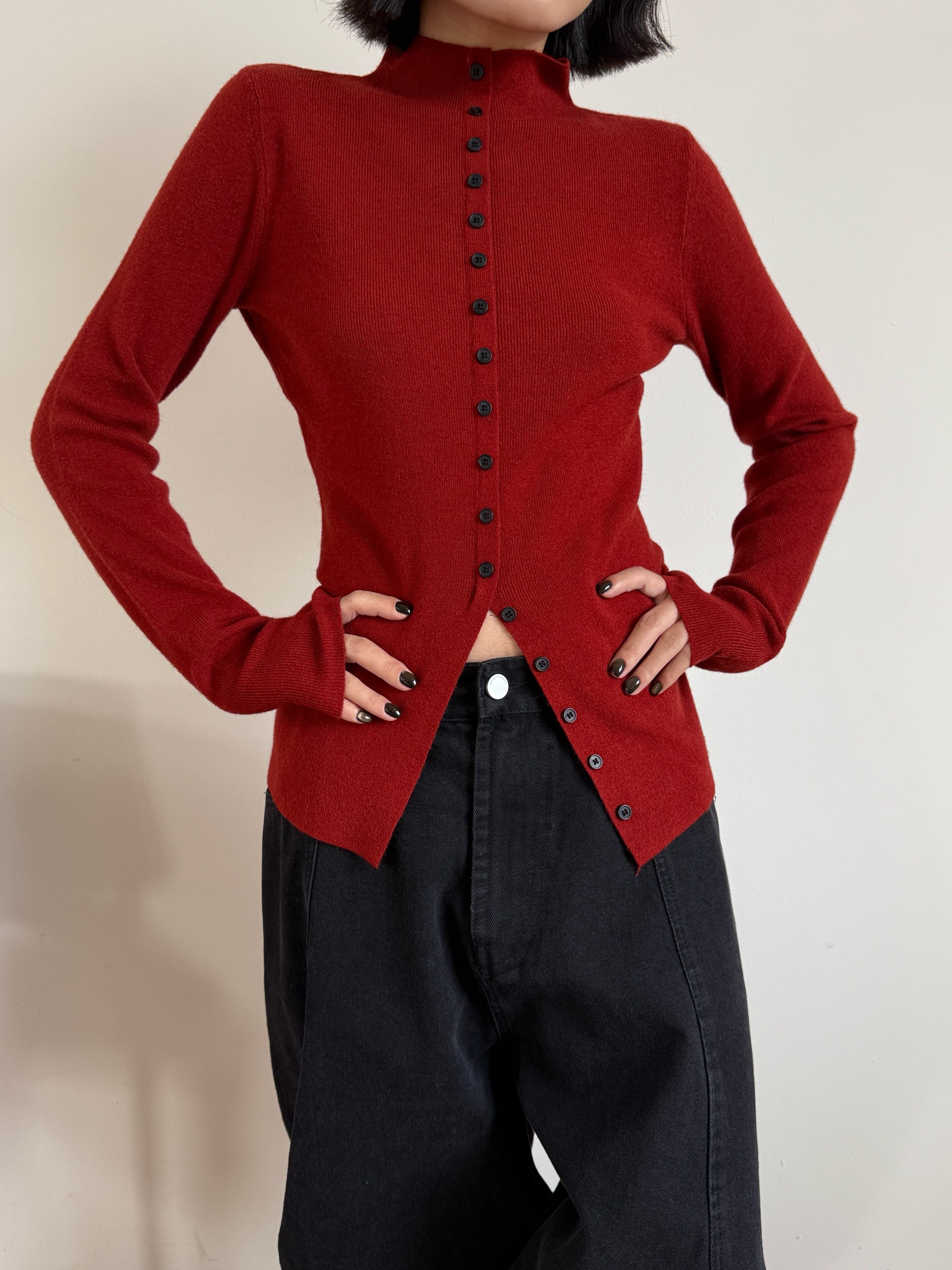 Front-Slit High-Neck Slim-Fit Tops_BDHL8025