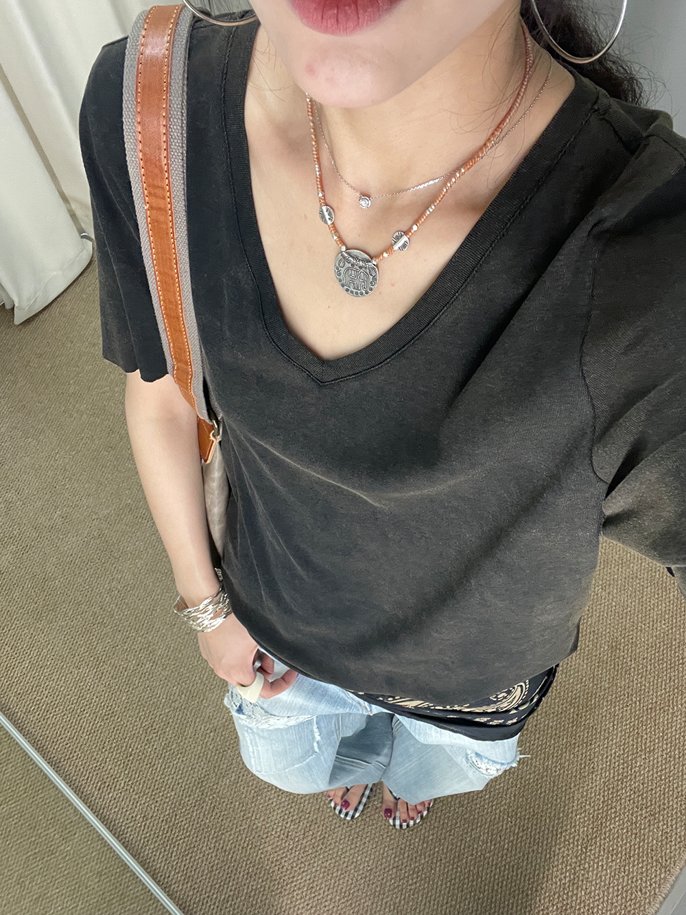 Slimline V-Neck T-Shirt_BDHL7543