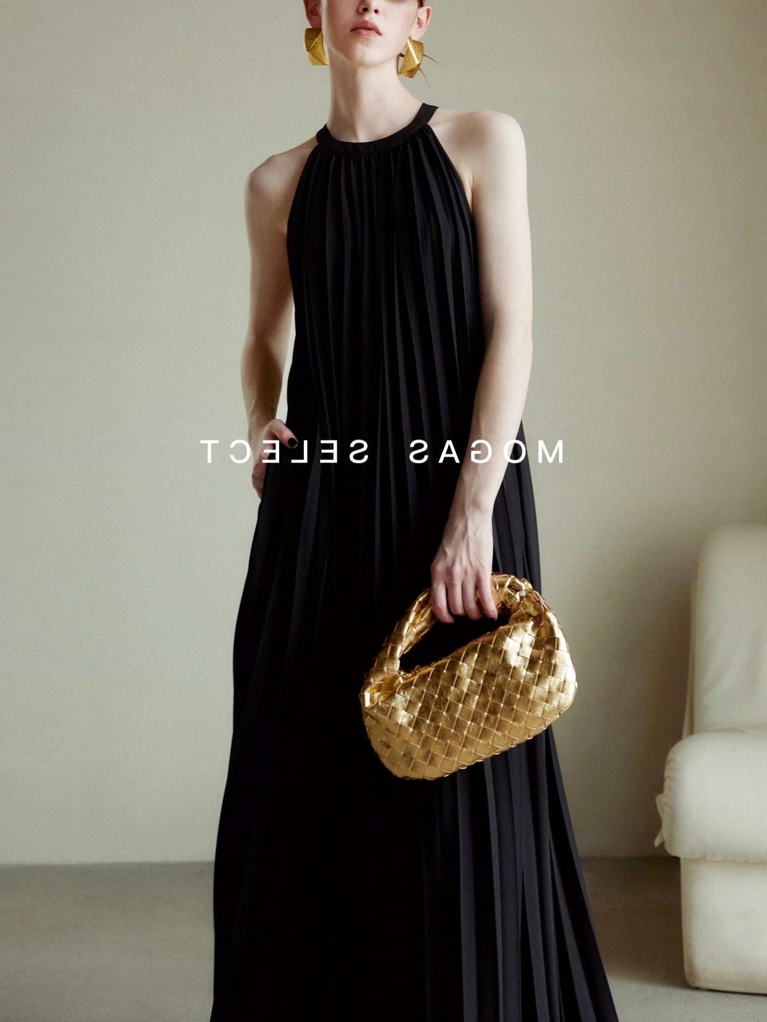 Halter Neck Pleated Dress_BDHL7556