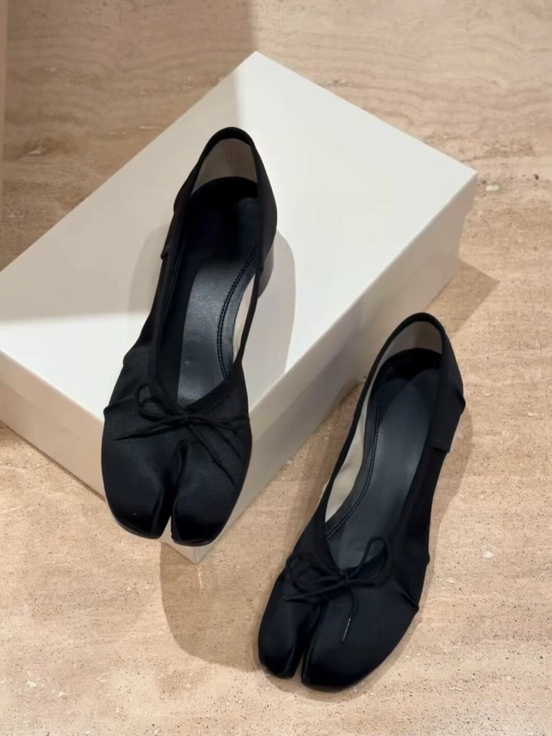 Satin Bow Split-Toe Ballet Shoes_BDHL8368