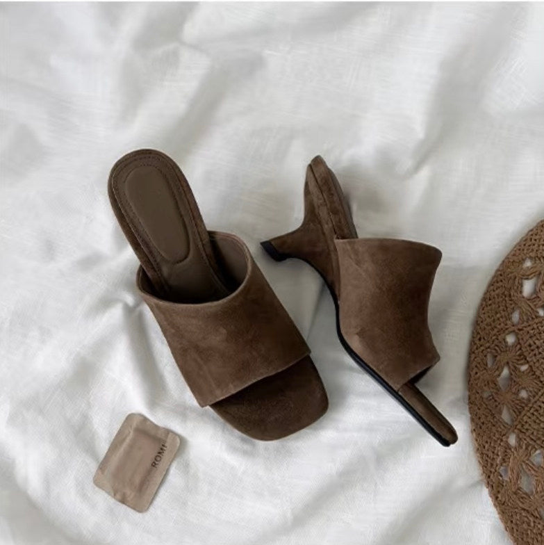 Open-Toe Sculptural-Heel Leather Mules_BDHL8317
