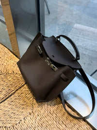 Structured Leather Shoulder Tote_BDHL7432