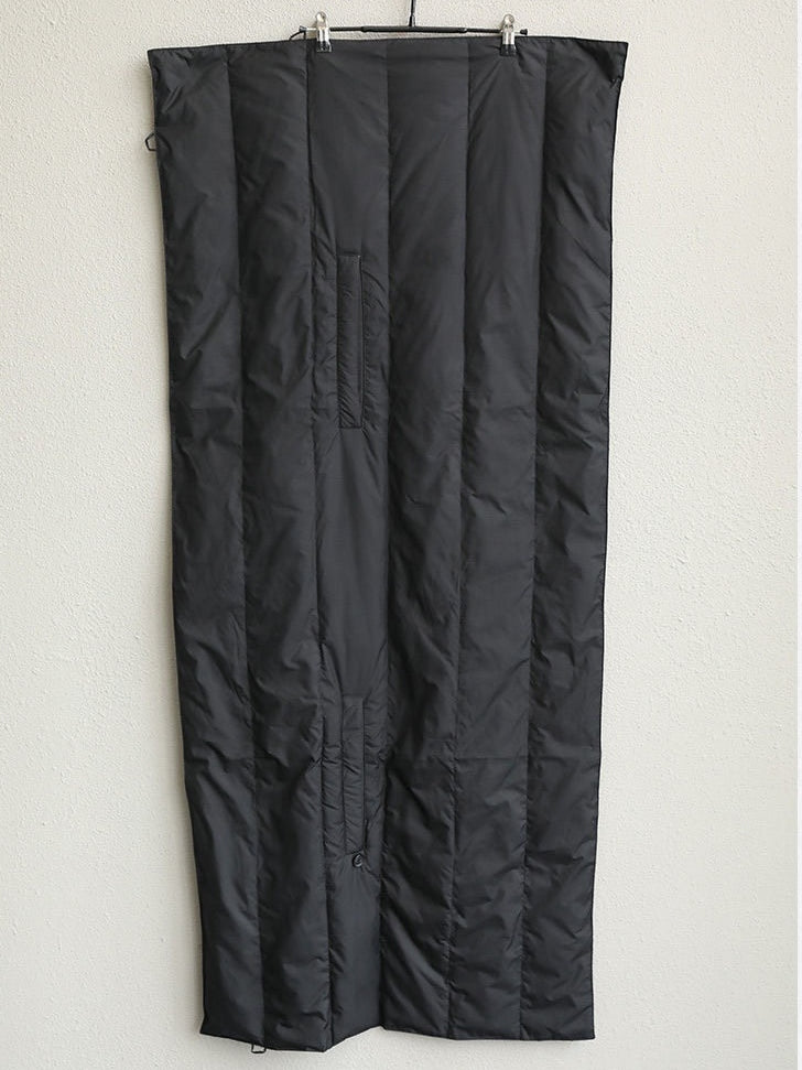 Black Heavyweight Down Cape_BDHL8040