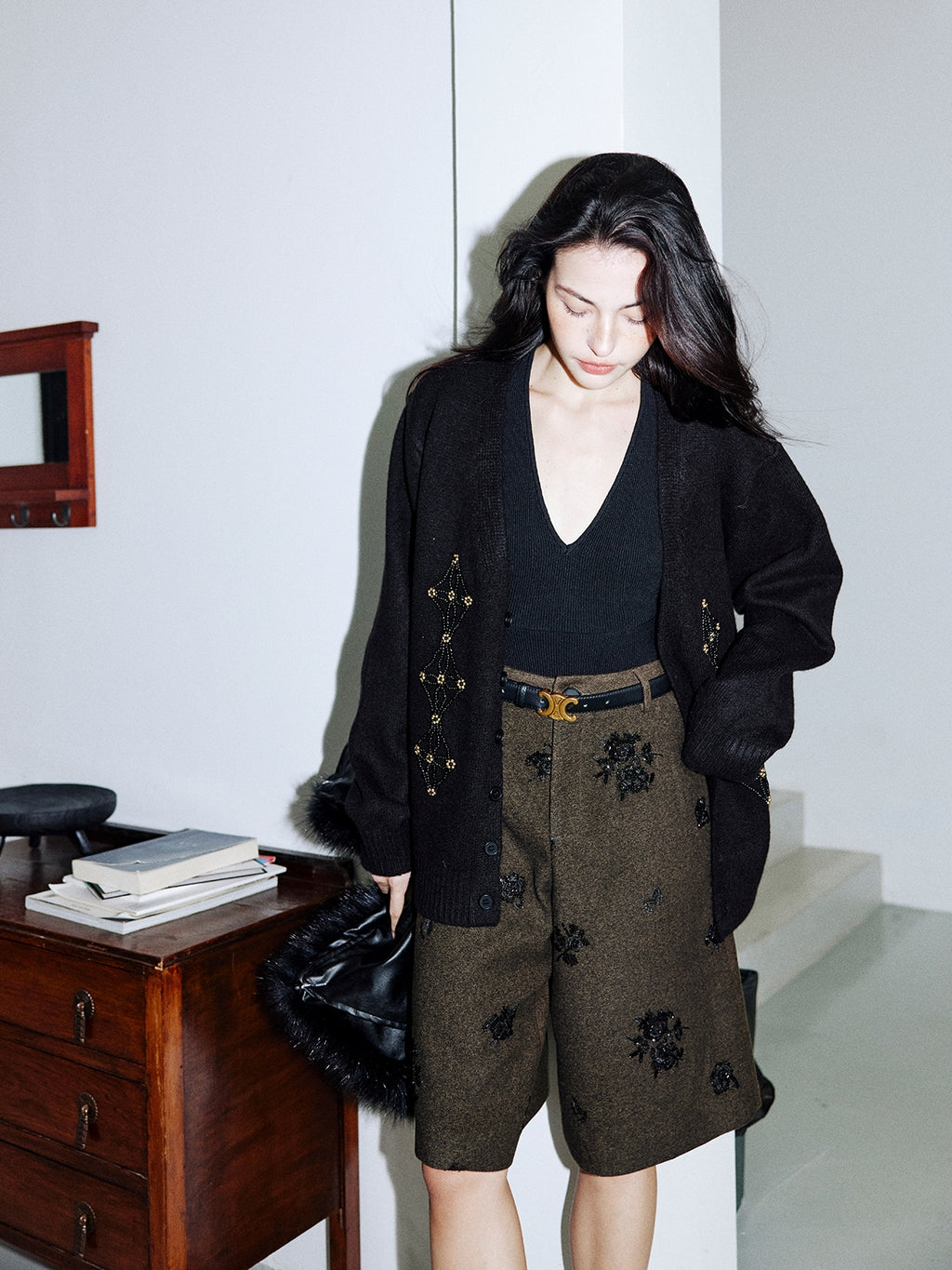 Beaded V-Neck Cardigan_BDHL8001